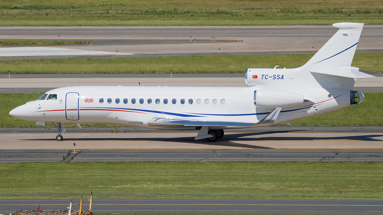Full size: PRIVATE Dassault Falcon 8X TC-SSA at Washington Dulles International Airport