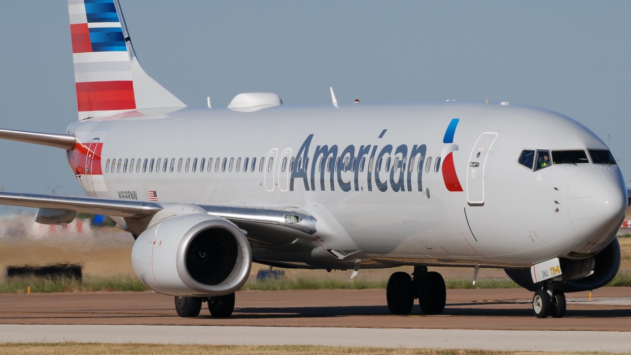 Full size: American Airlines Boeing 737-800 N998NN at Dallas-Fort Worth International Airport