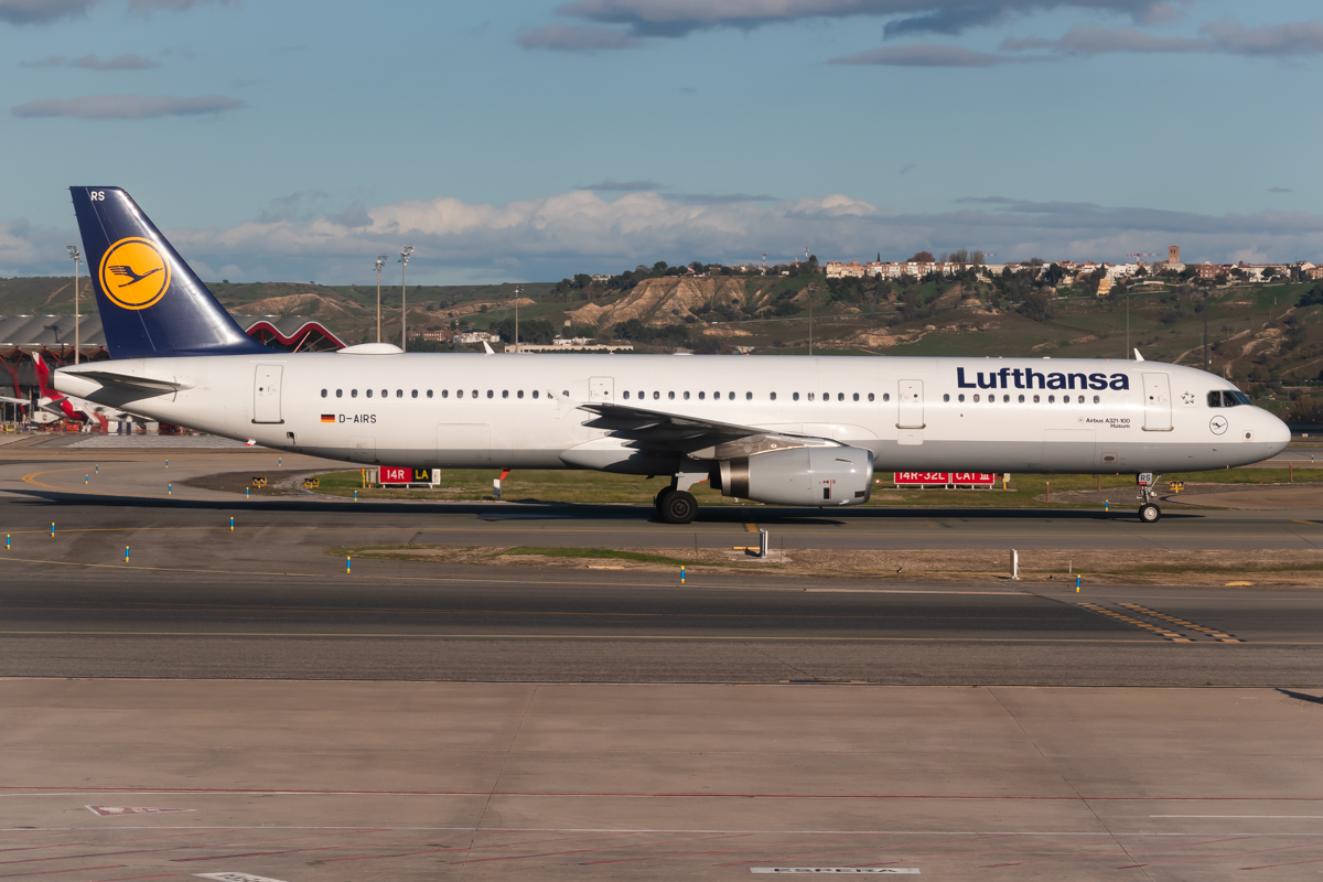 Full size: Lufthansa Airbus A321-100 D-AIRS at Madrid Barajas Airport
