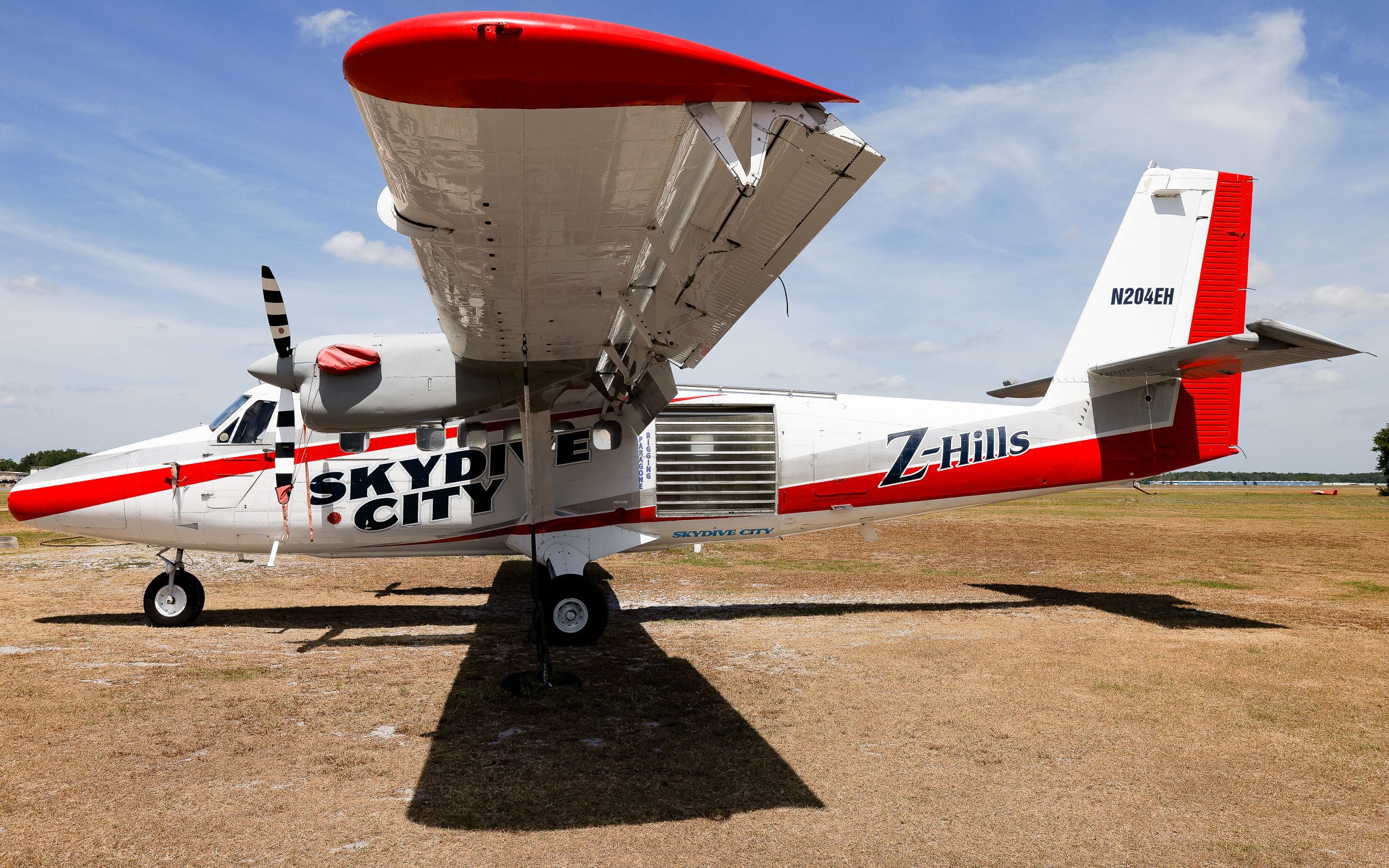 Full size: Skydive City De Havilland DHC-6 N204EH at 