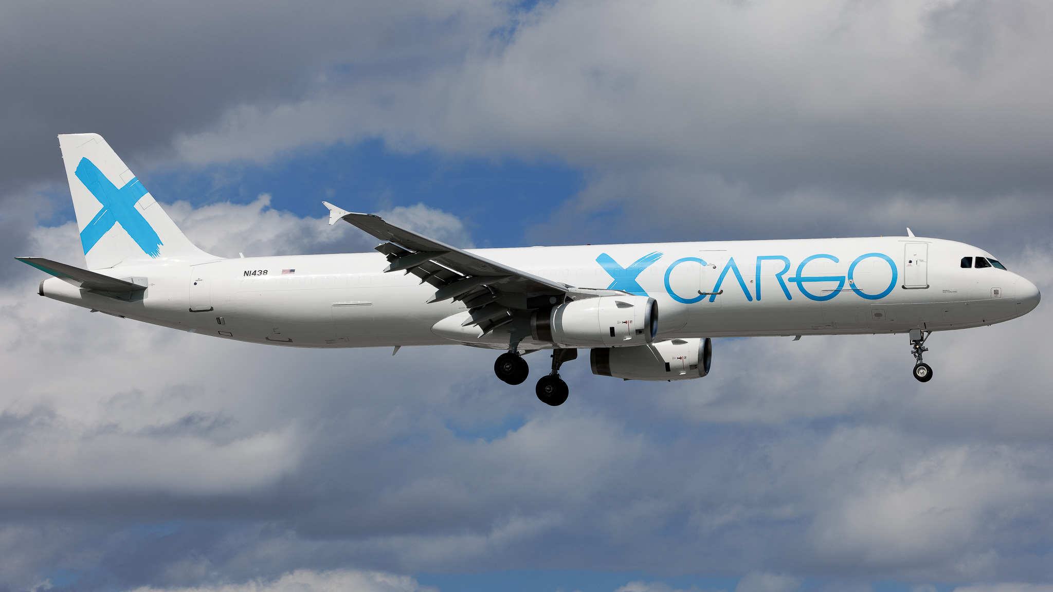 Full size: Global X Cargo Airbus A321-200F N1438 at Miami International Airport