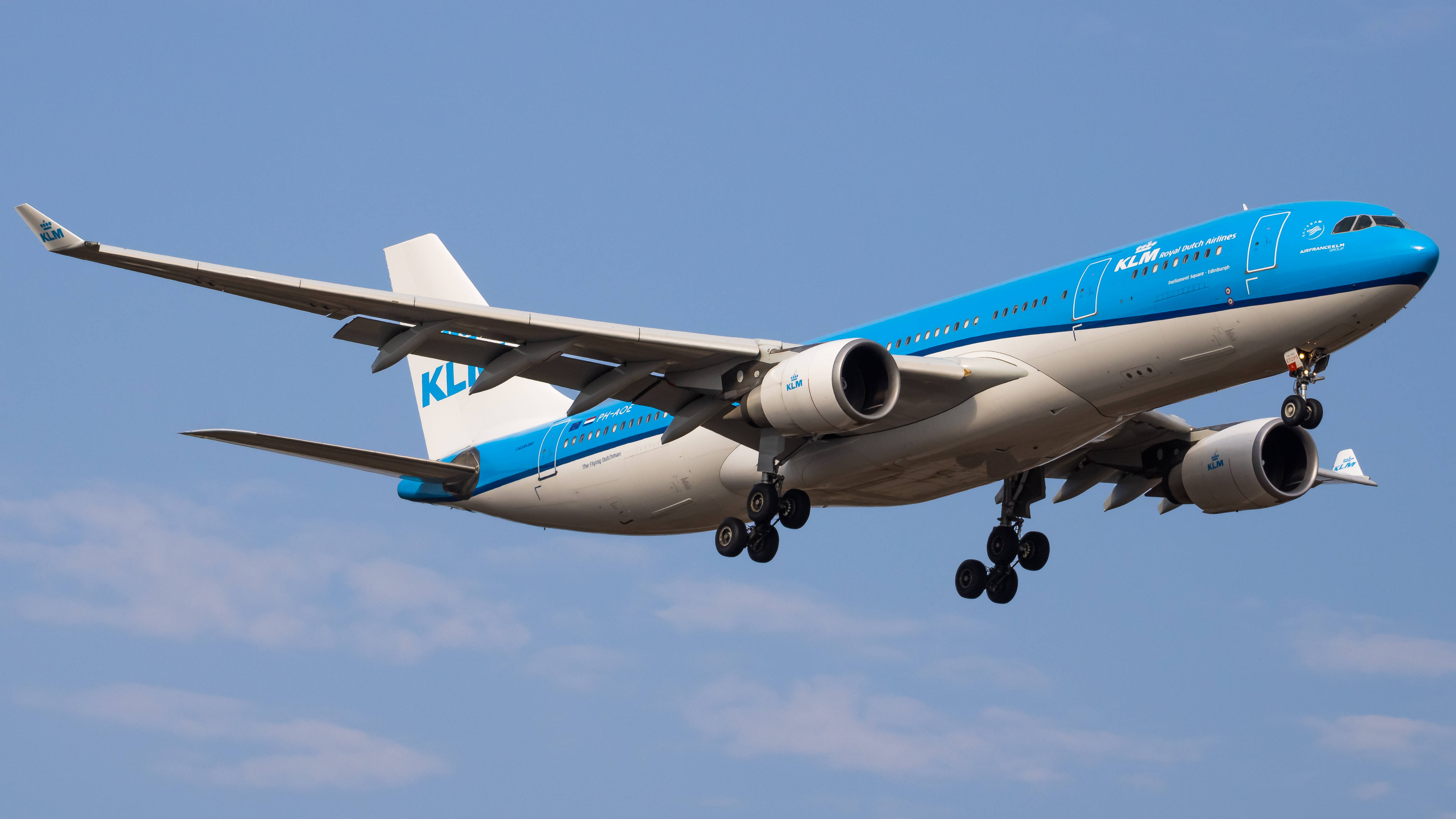 Full size: KLM Airbus A330-200 PH-AOE at Washington Dulles International Airport