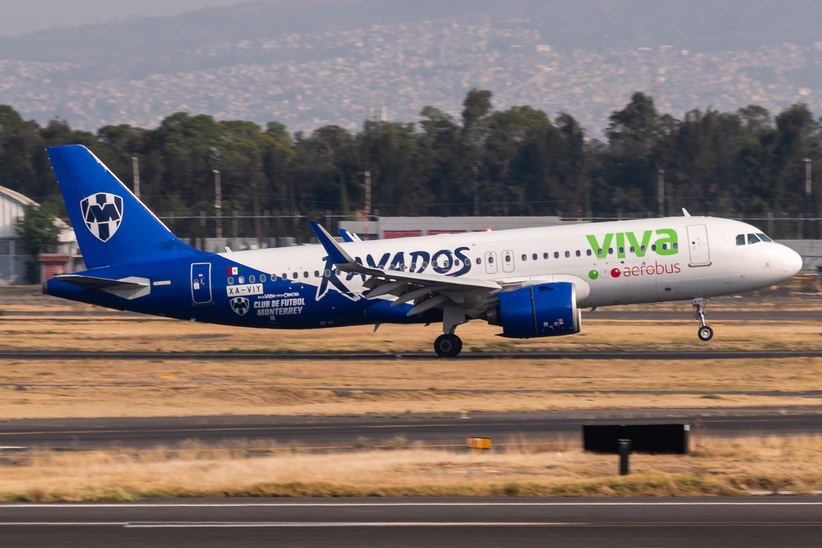 Full size: VivaAerobus Airbus A320NEO XA-VIY at Mexico City International Airport