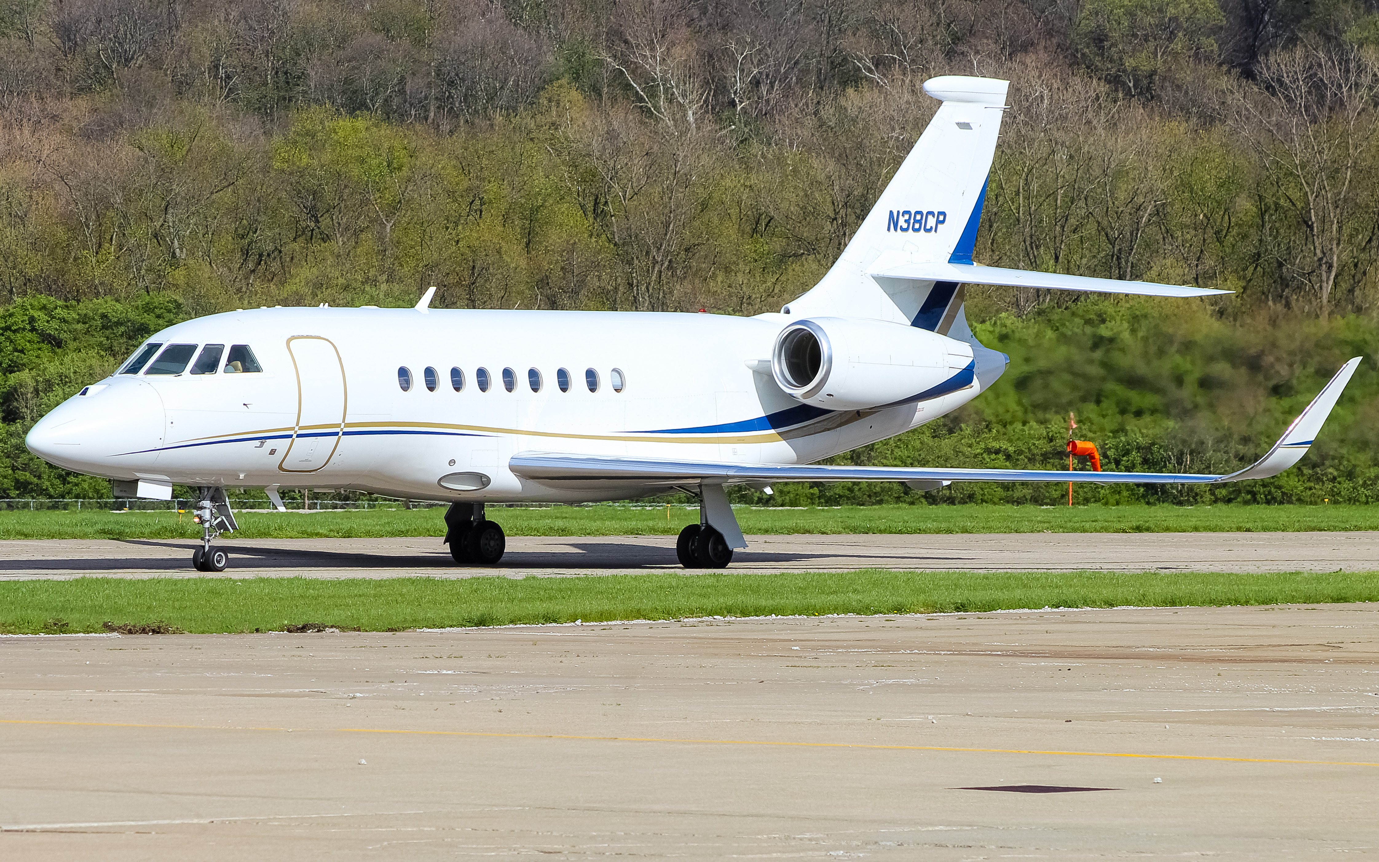 Full size: PRIVATE  Dassault Falcon 2000EX N38CP at Cincinnati Municipal Airport/Lunken Field