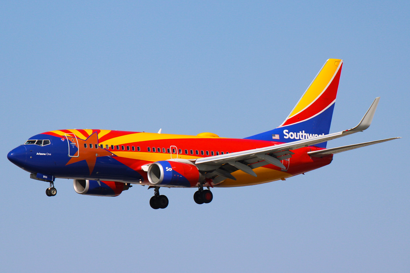 Full size: Southwest Airlines Boeing 737-700 N955WN at San Diego International Airport