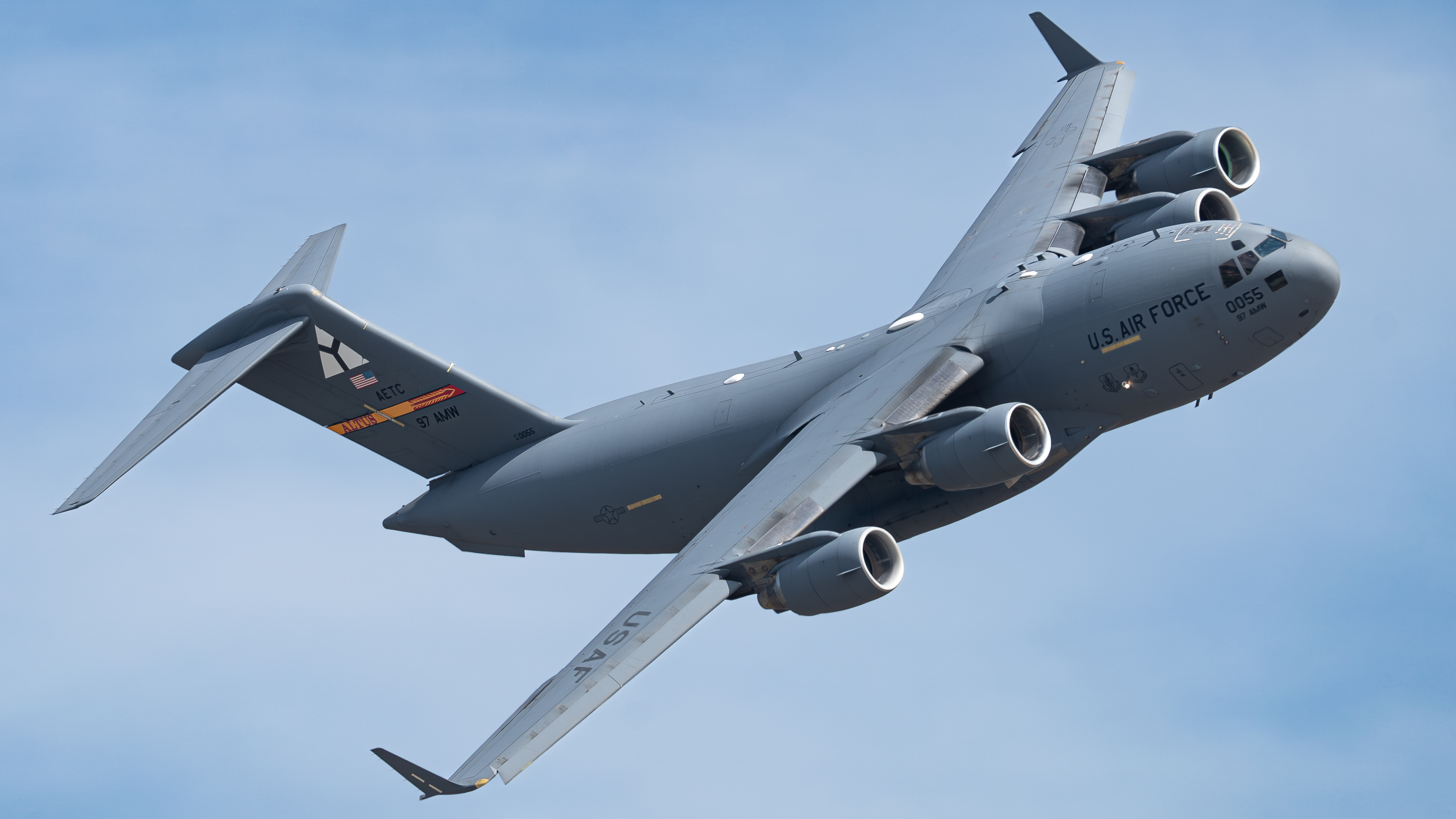 Full size: USAF - United States Air Force Boeing C-17 Globemaster III 98-0055 at Not Applicable
