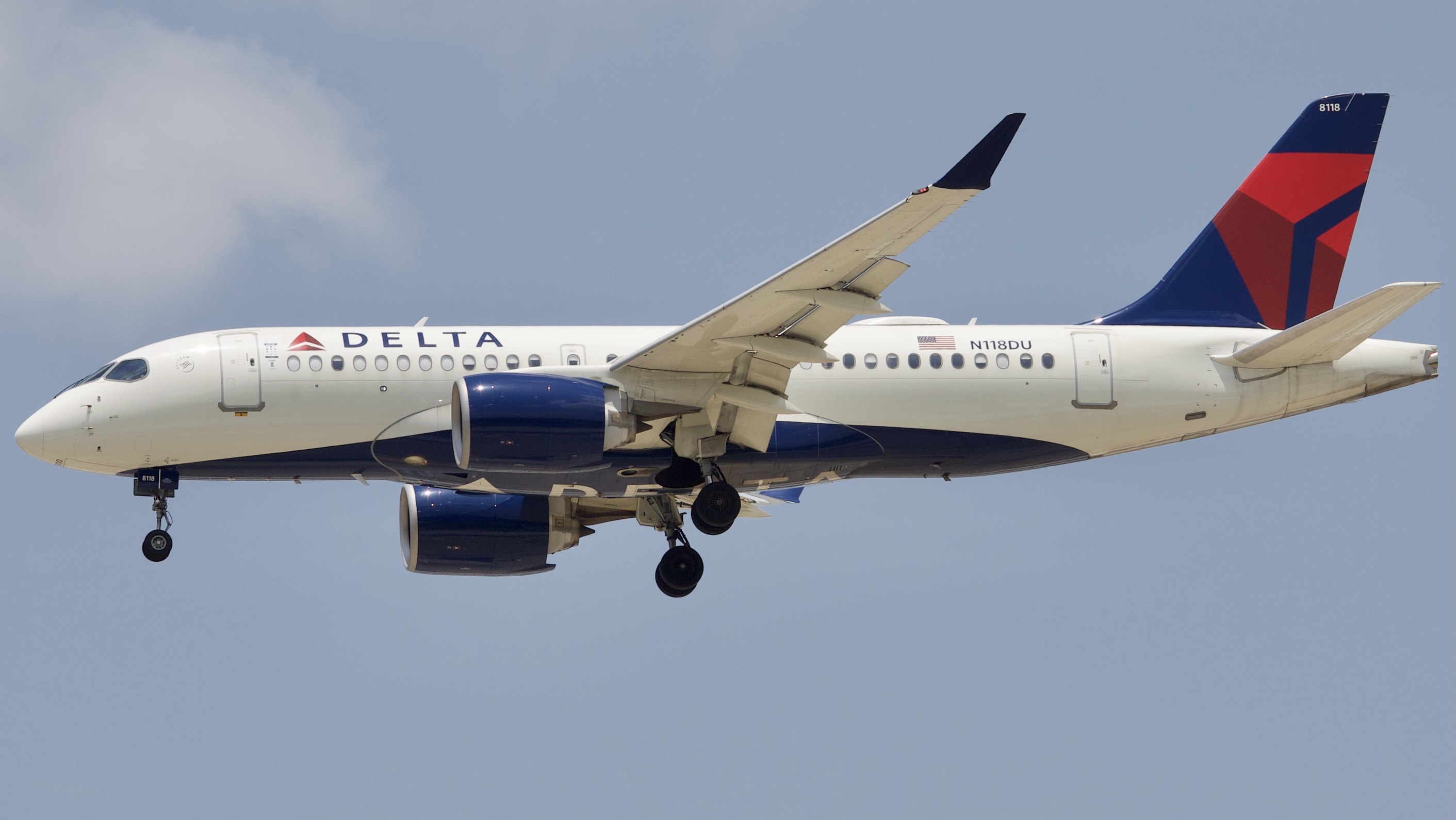 Full size: Delta Airlines Airbus A220-100 N118DU at Houston-George Bush Intercontinental Airport