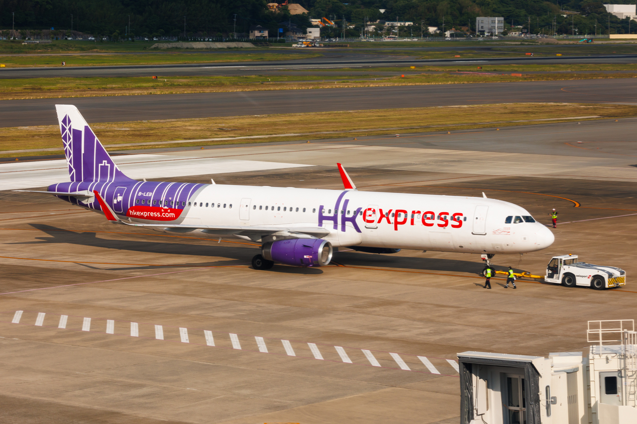 Full size: Hong Kong Express Airbus A321-200 B-LEB at Fukuoka Airport