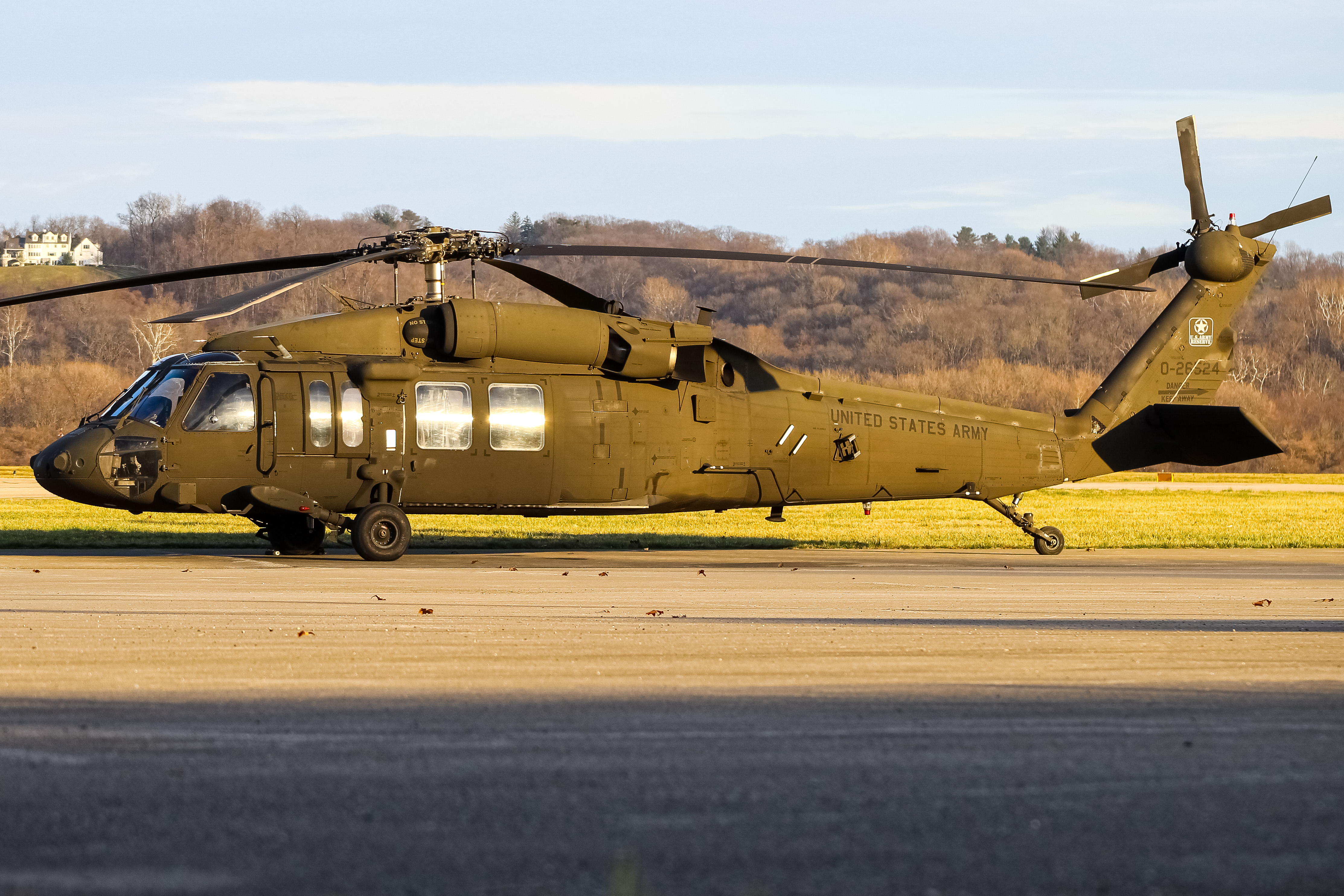 Full size: USA- United States Army UH-60 Blackhawk 0-26524 at Cincinnati Municipal Airport/Lunken Field
