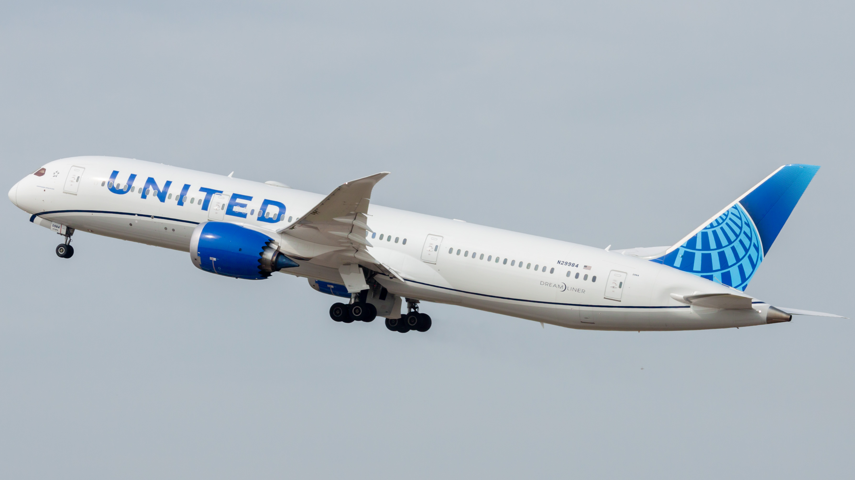 Full size: United Airlines Boeing 787-9 N29984 at Houston-George Bush Intercontinental Airport