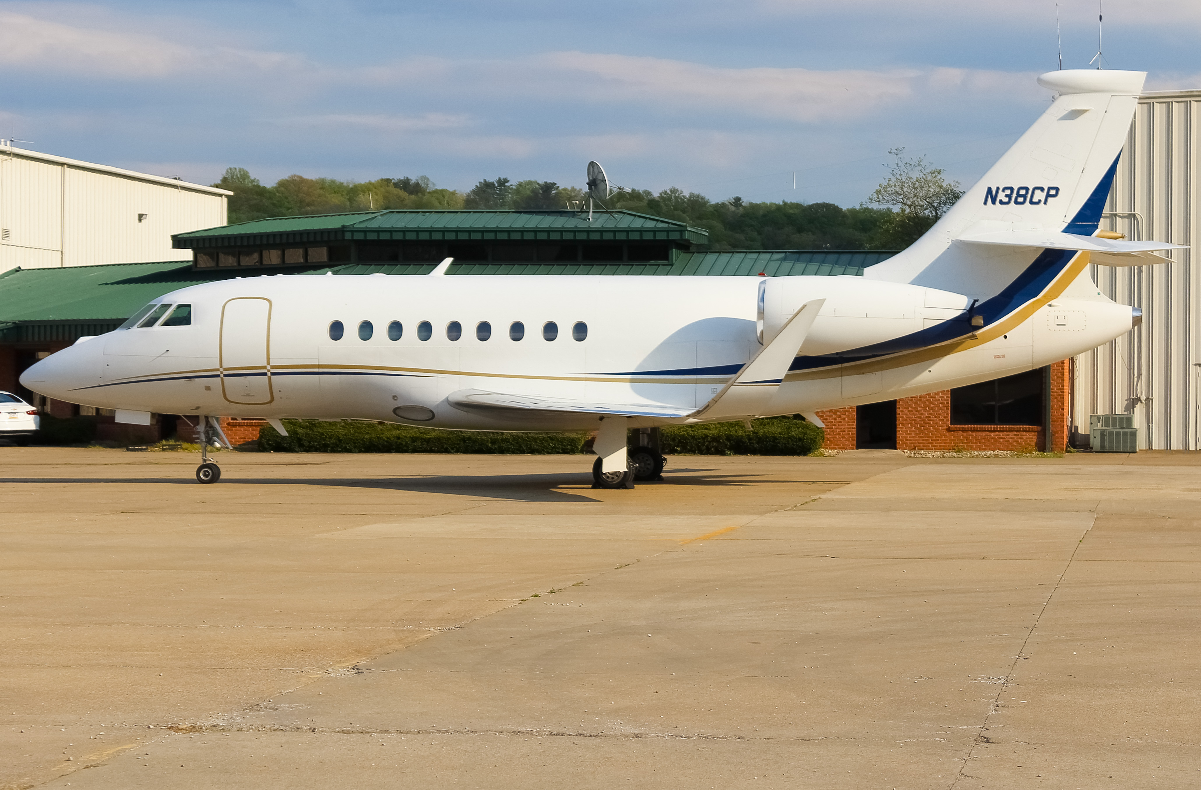 Full size: PRIVATE  Dassault Falcon 2000EX N38CP at Cincinnati Municipal Airport/Lunken Field
