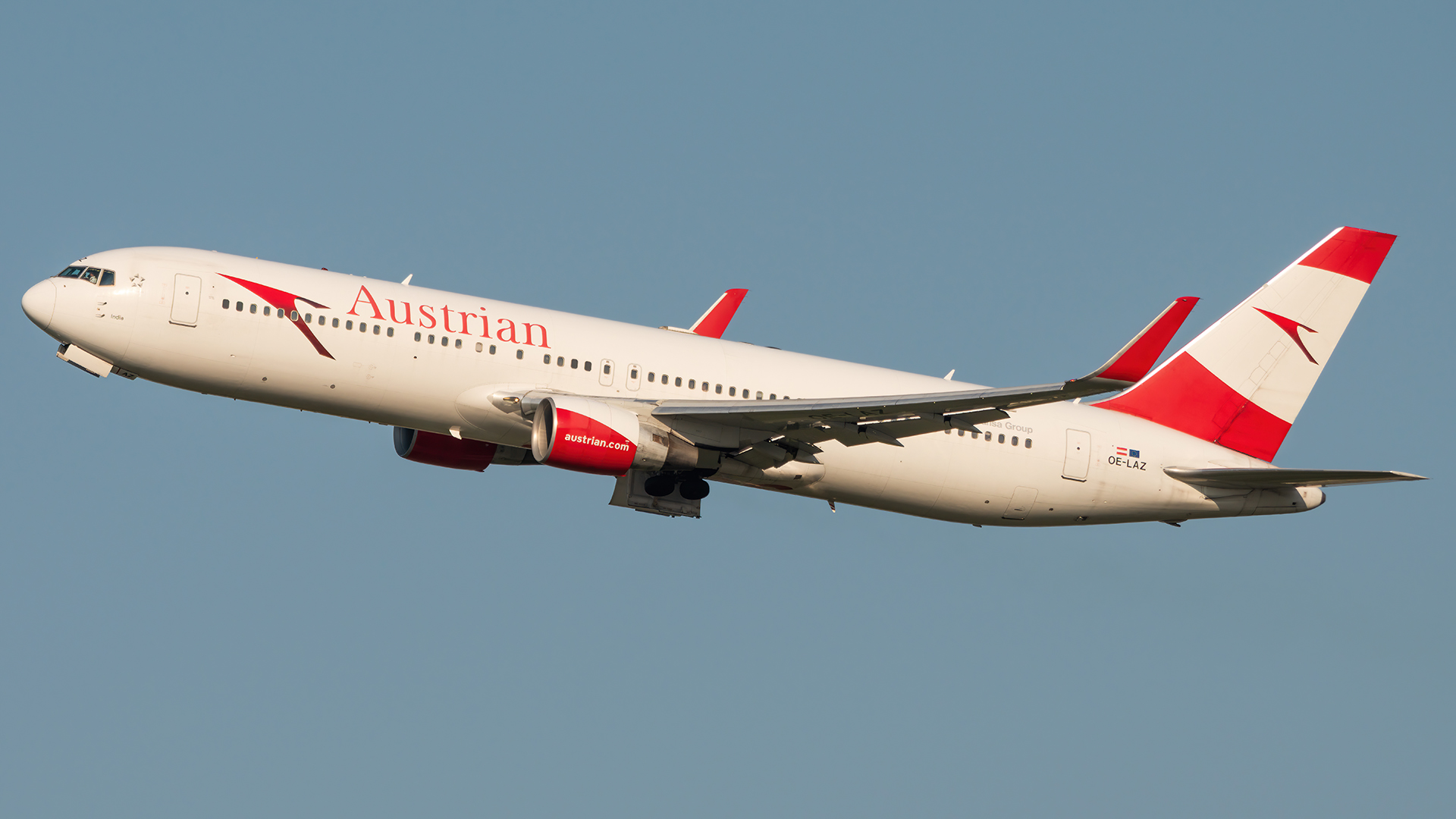 Full size: Austrian Airlines Boeing 767-300ER OE-LAZ at Washington Dulles International Airport