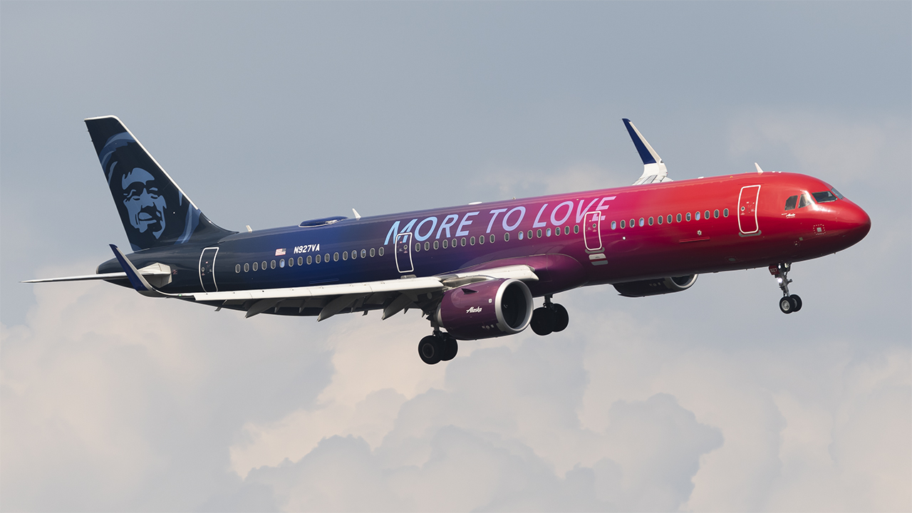 Full size: Alaska Airlines Airbus A321NEO N927VA at Ronald Reagan National Airport
