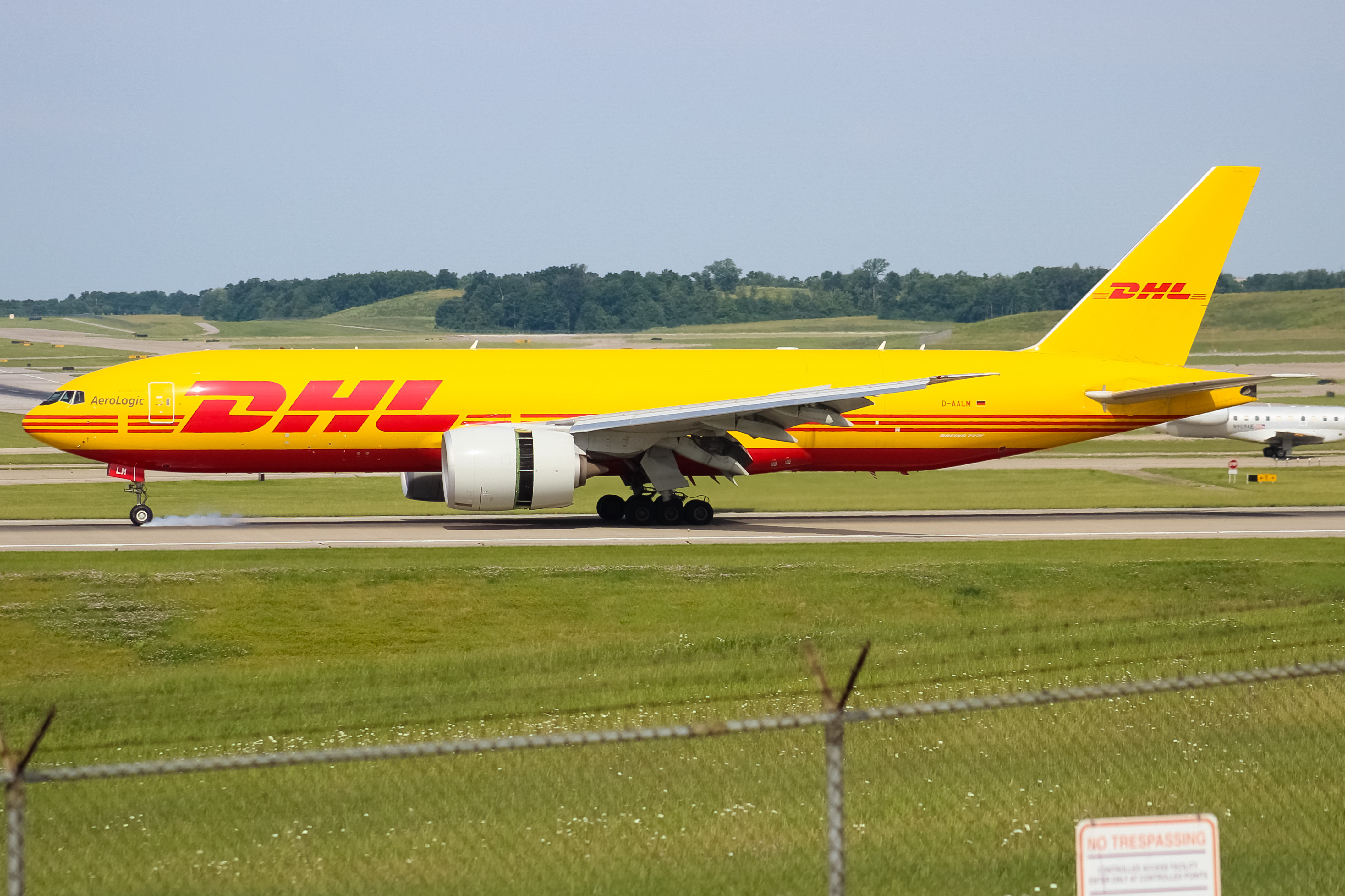 Full size: DHL Boeing 777-F D-AALM at Cincinnati/Northern Kentucky International Airport