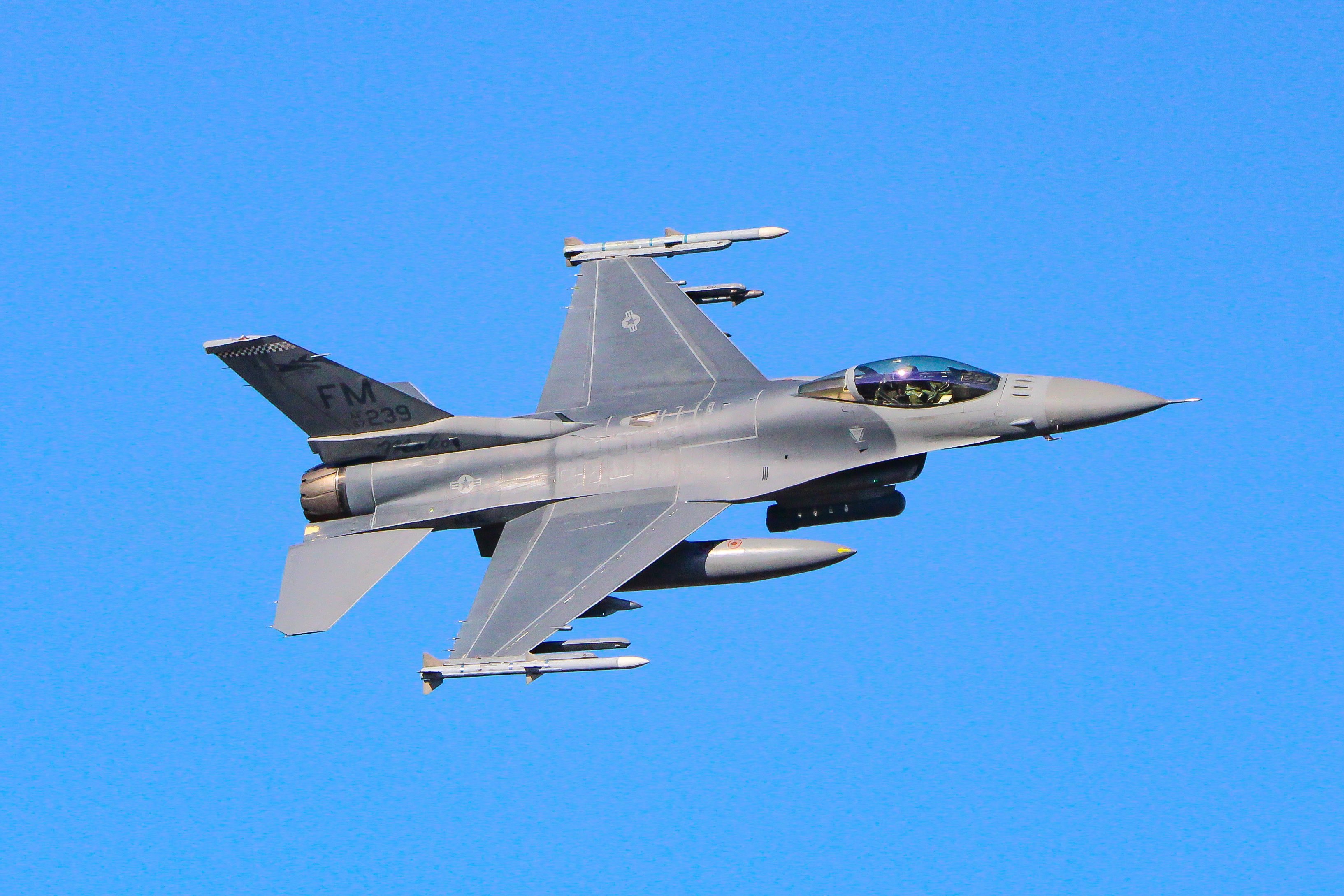 Full size: USAF - United States Air Force General Dynamics F-16 Fighting Falcon 87-0239 at 