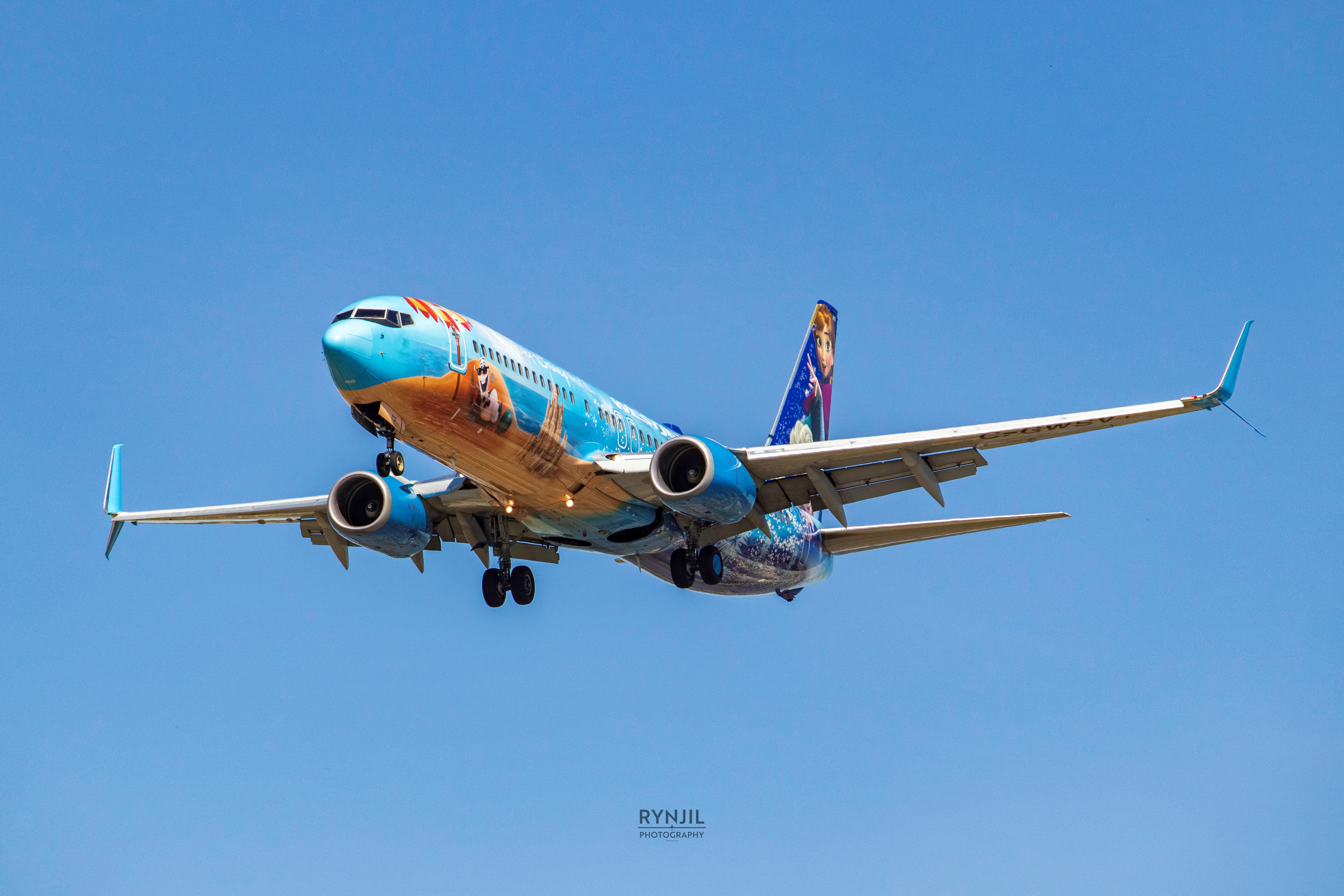 Full size: Westjet Boeing 737-800 C-GWSV at Vancouver International Airport