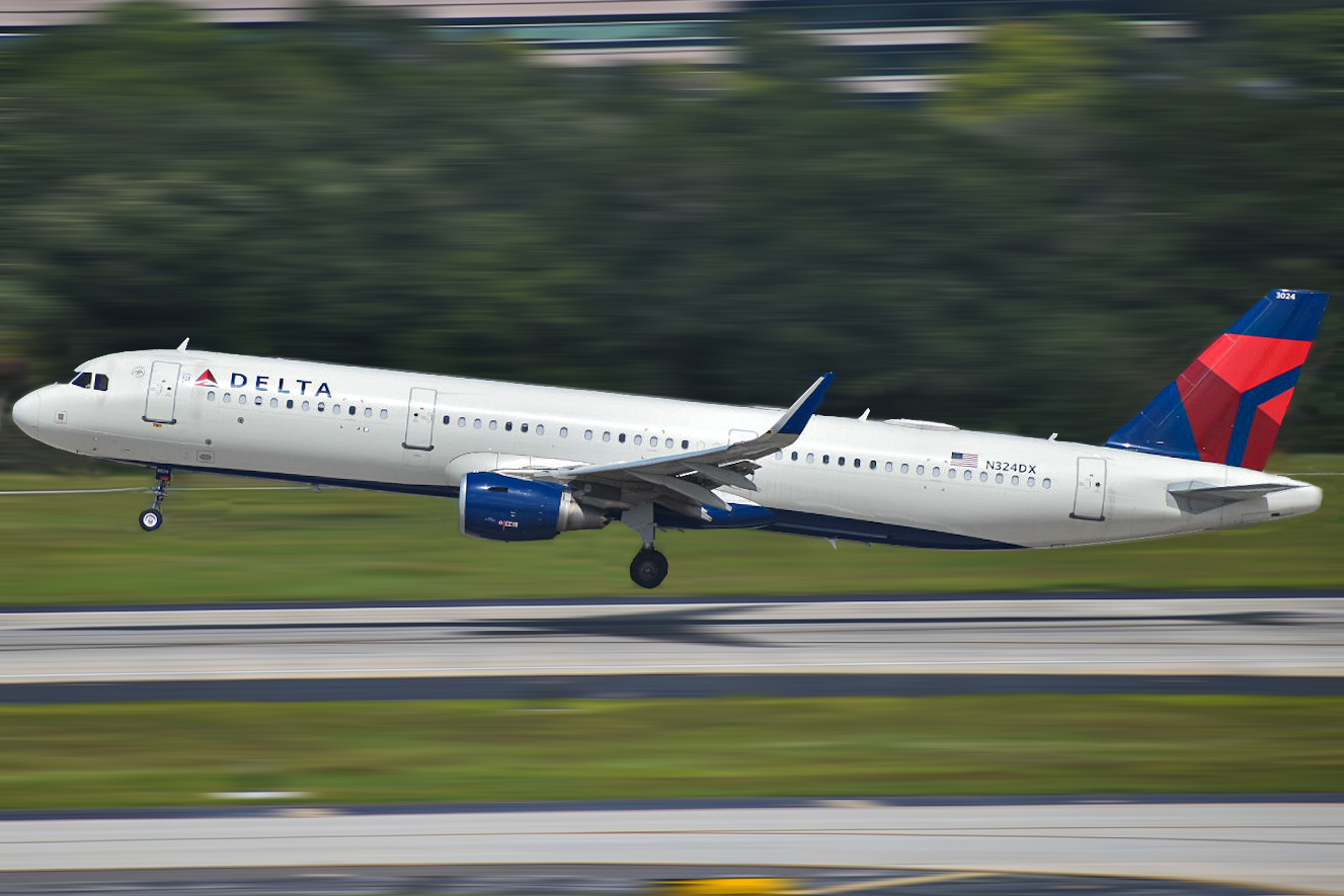 Full size: Delta Airlines Airbus A321-200 N324DX at Tampa International Airport