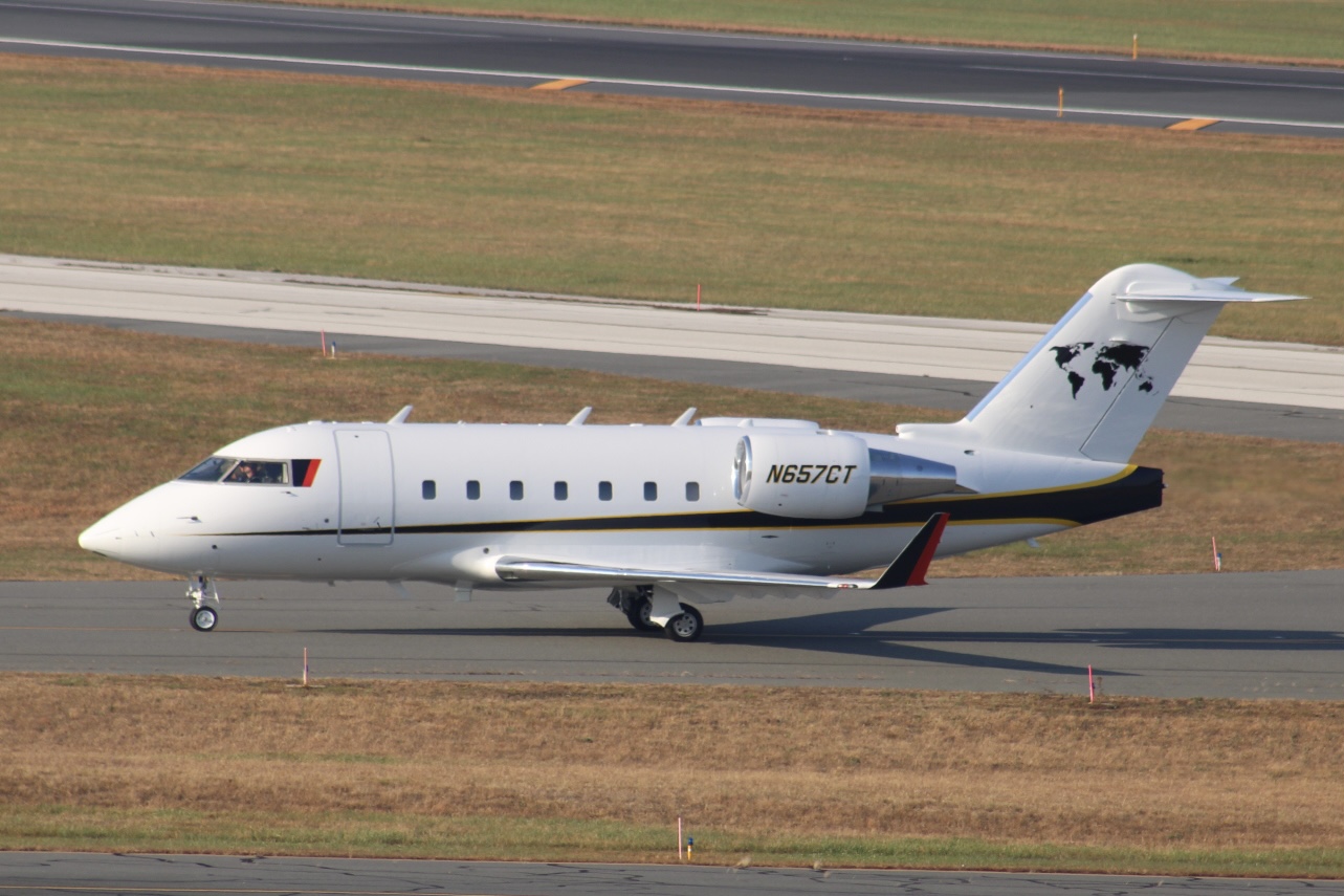 Full size: PRIVATE Bombardier Challenger 604 N657CT at Atlantic City International Airport