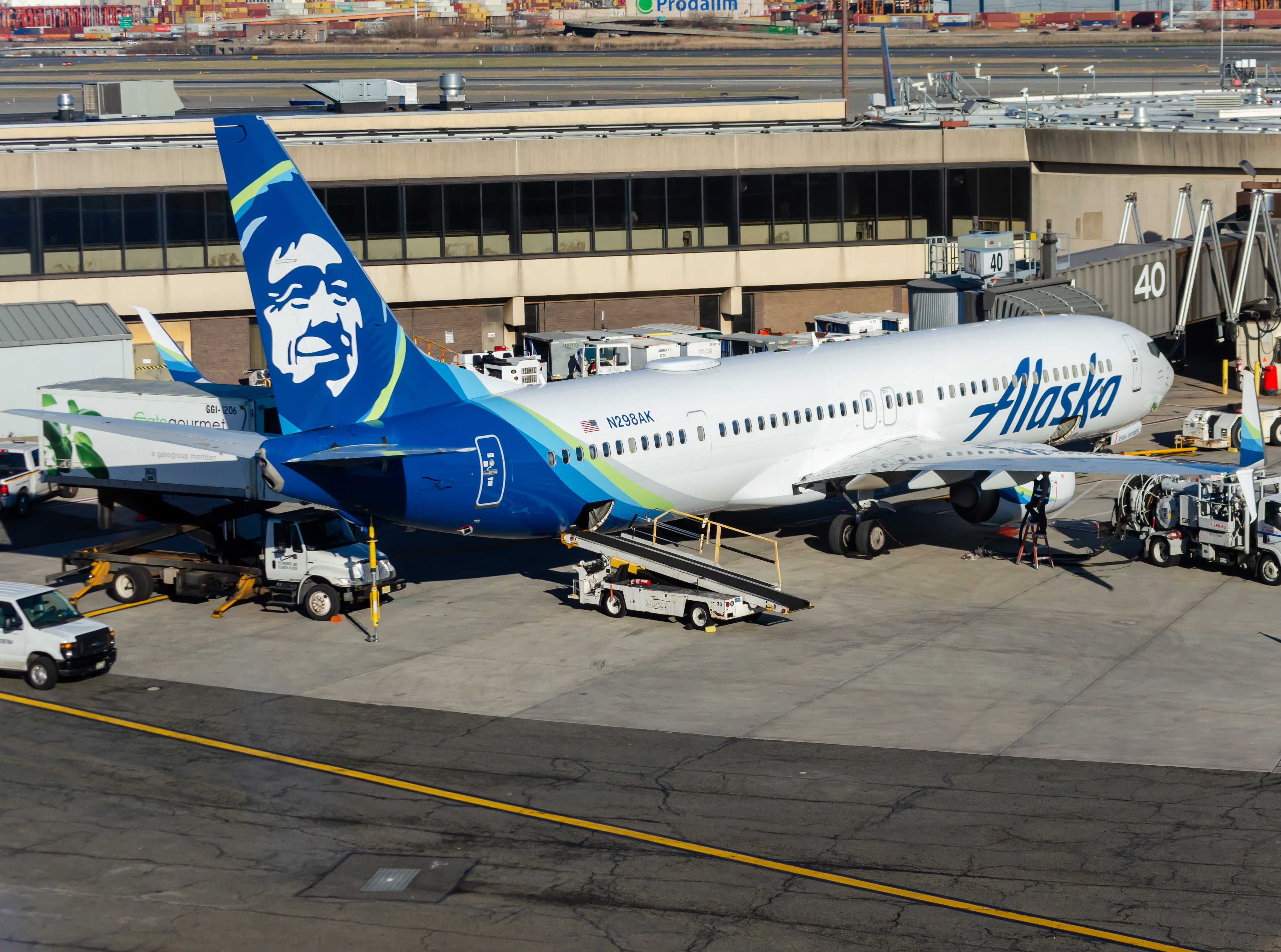 Full size: Alaska Airlines Boeing 737-900ER N298AK at Newark Liberty International Airport