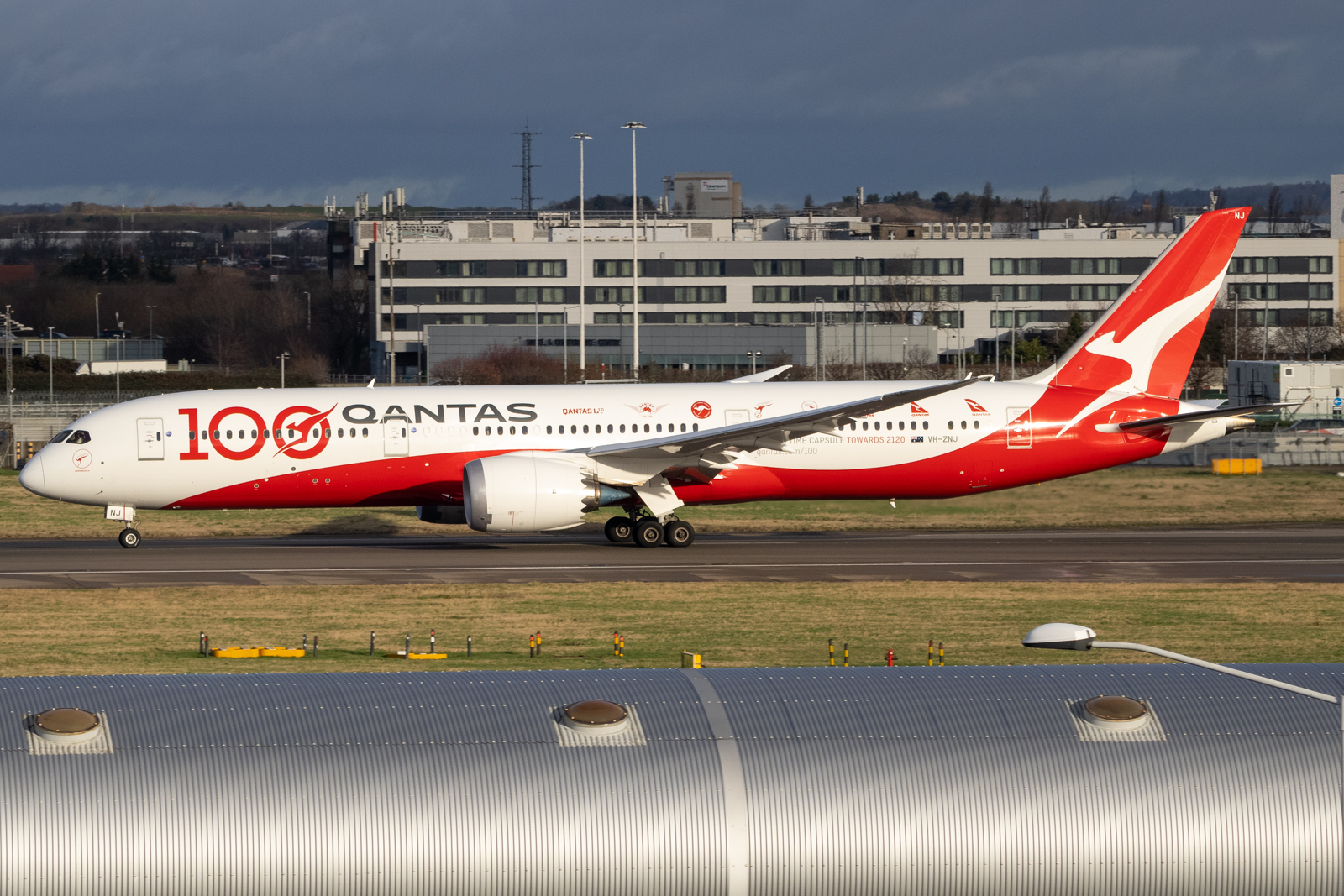 Full size: Qantas Airways Boeing 787-9 VH-ZNJ at London Heathrow International Airport