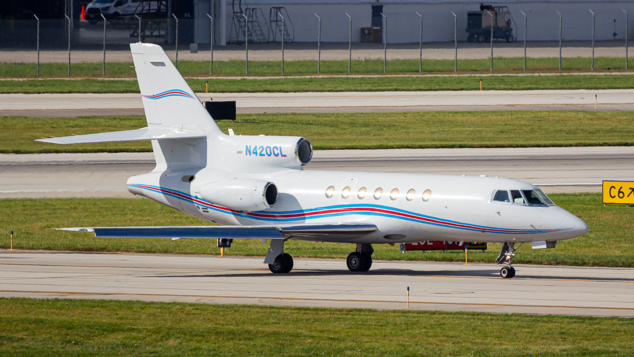 Full size: PRIVATE Dassault Falcon 50 N420CL at John Glenn Columbus International Airport