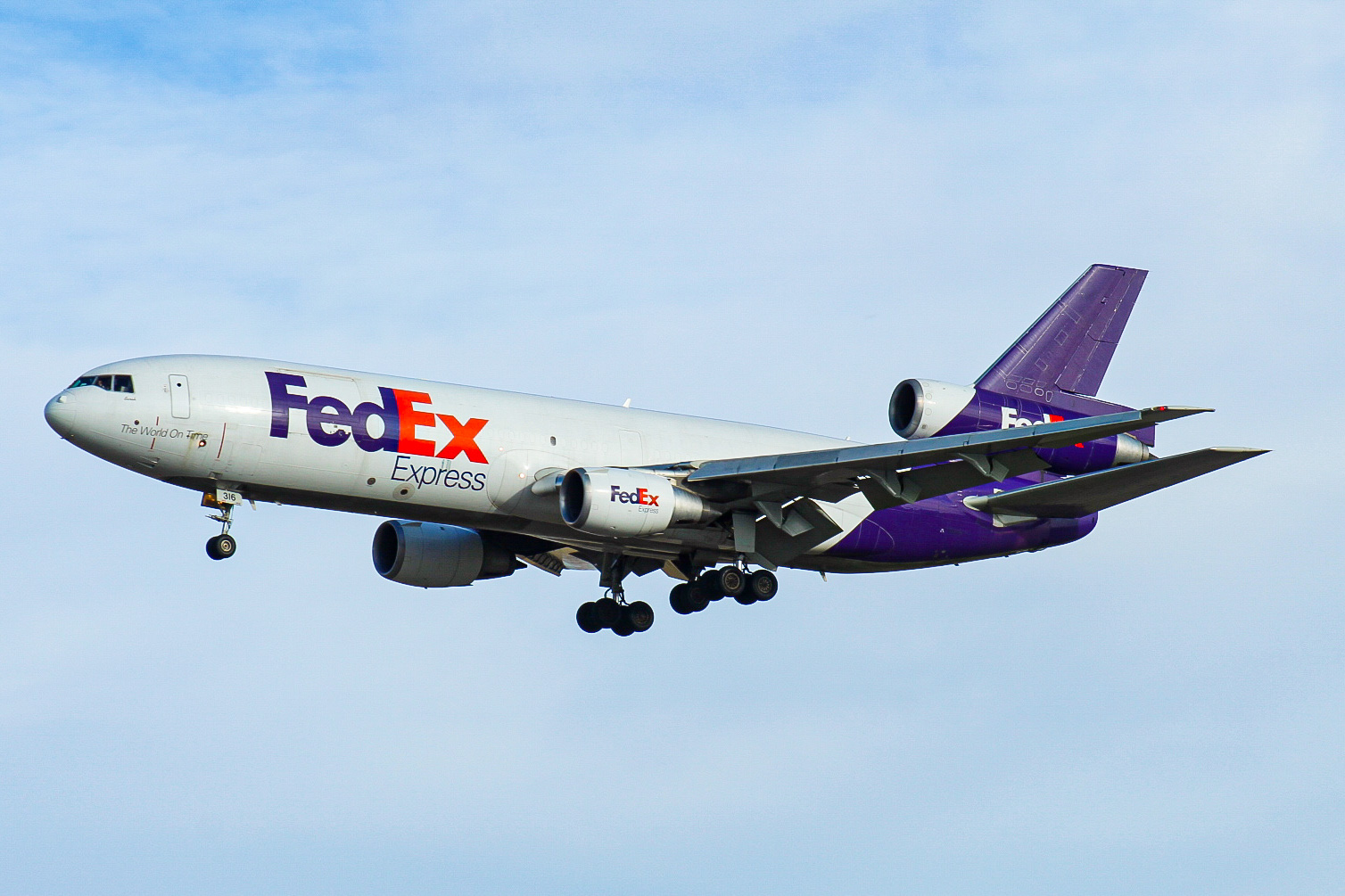 Full size: FedEx McDonnell Douglas MD-10F N316FE at Denver International Airport