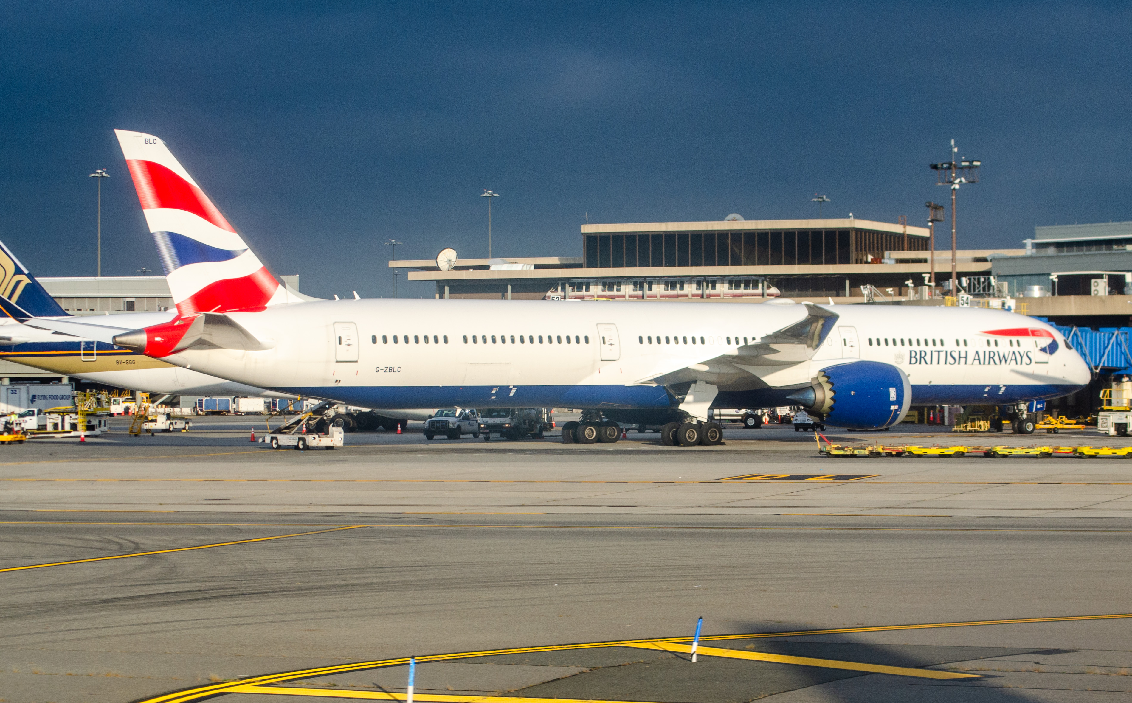 Full size: British Airways Boeing 787-10 G-ZBLC at Newark Liberty International Airport