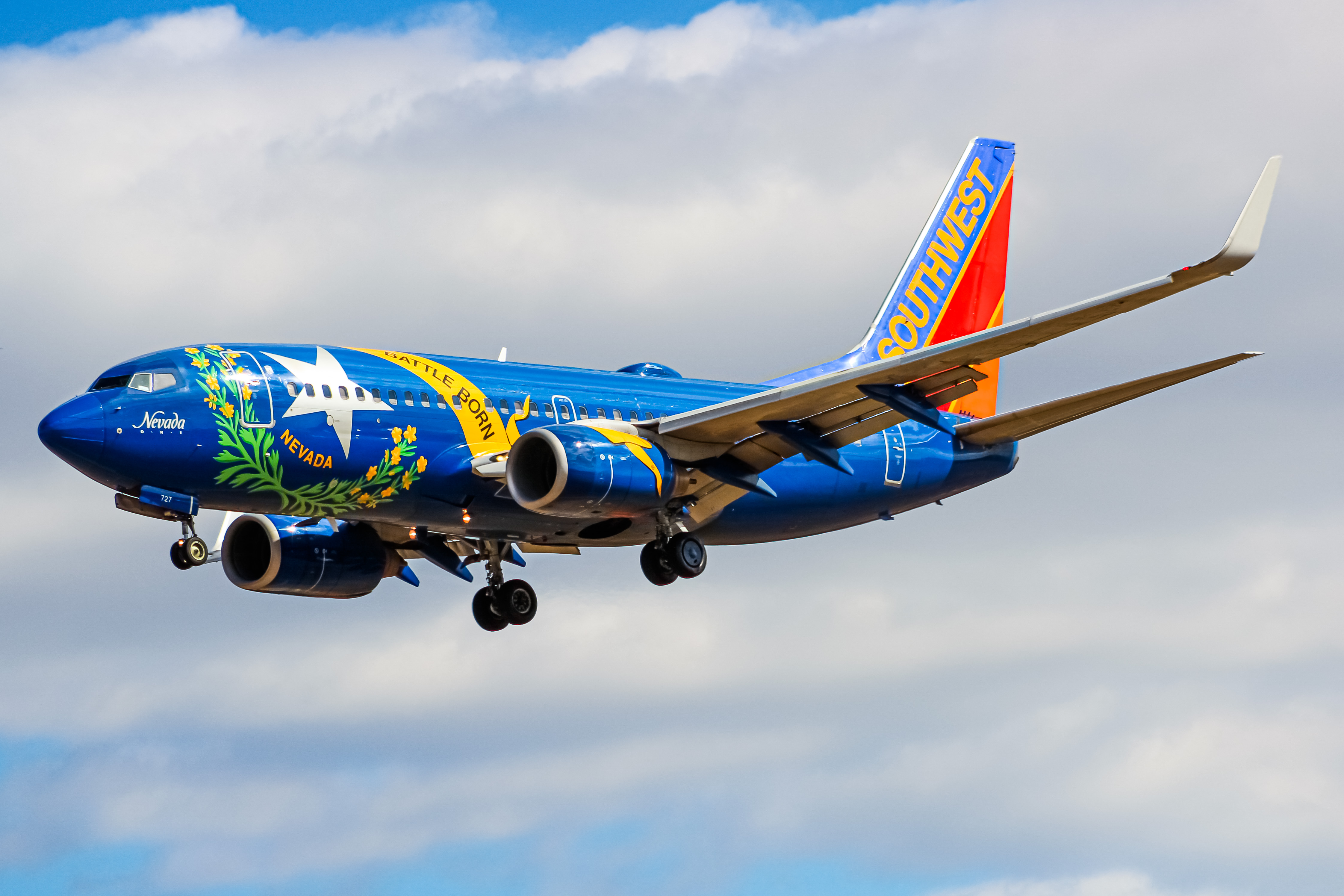 Full size: Southwest Airlines Boeing 737-700 N727SW at Baltimore/Washington International Thurgood Marshall Airport