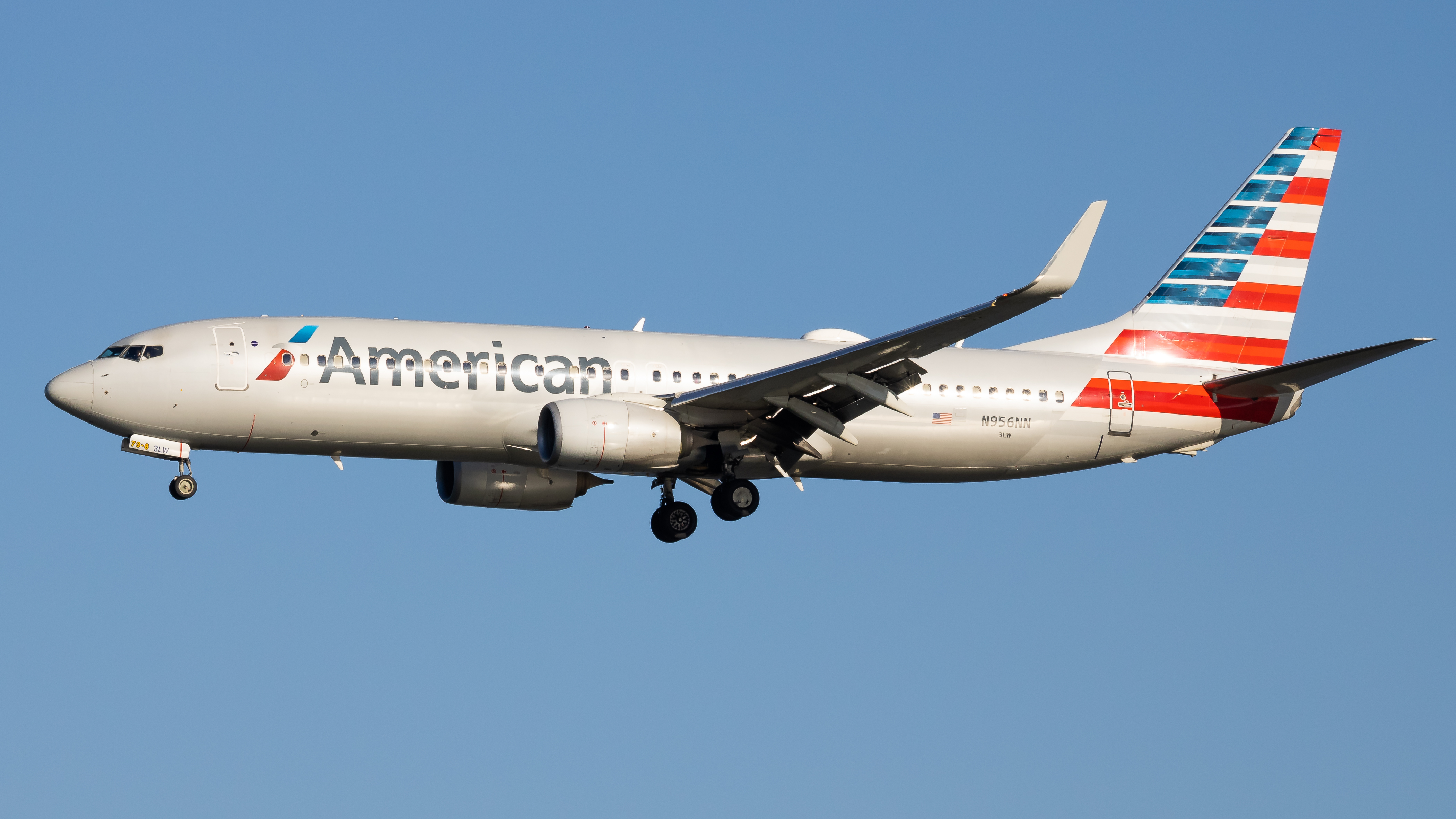 Full size: American Airlines Boeing 737-800 N956NN at Ronald Reagan National Airport