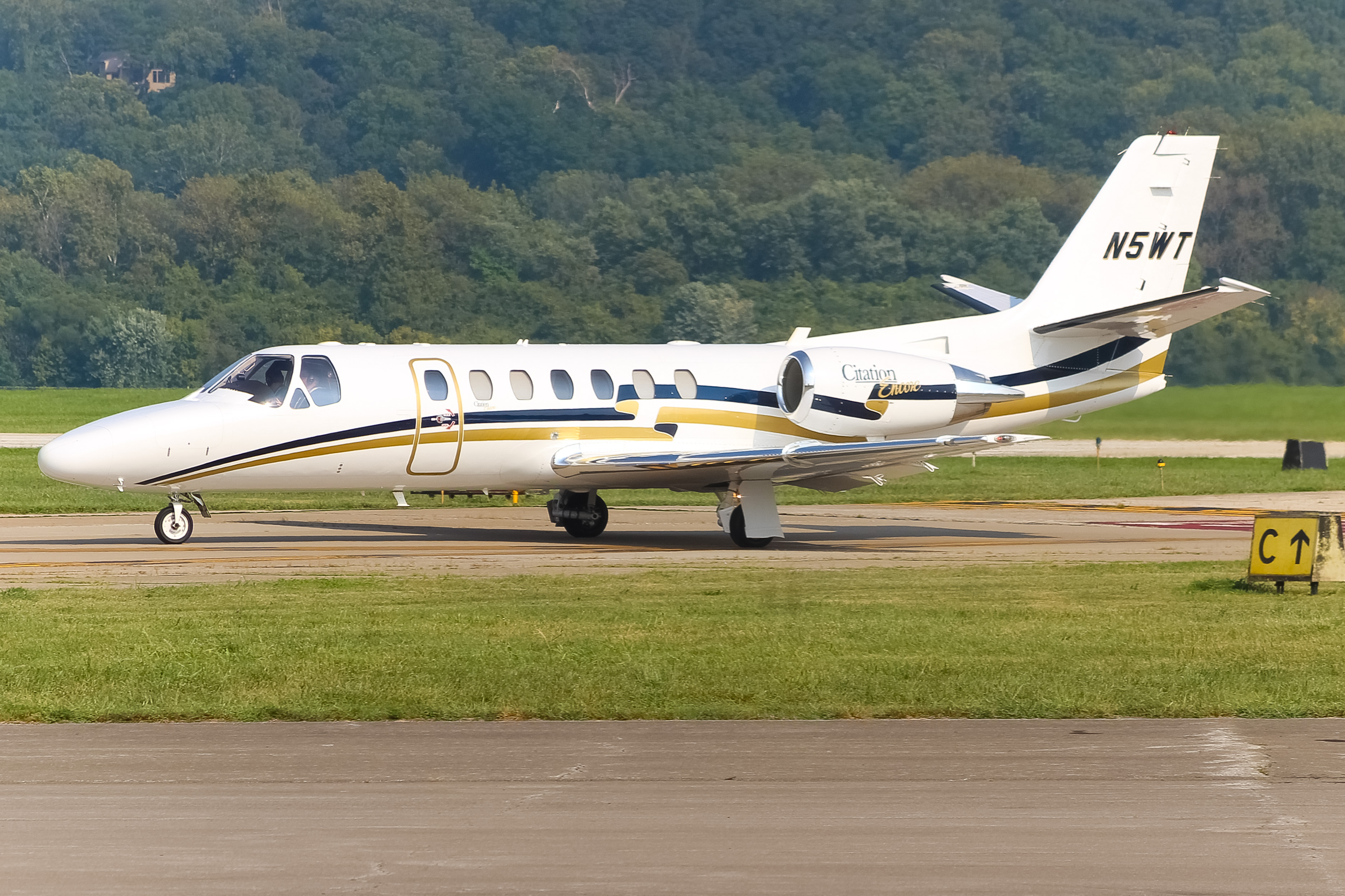Full size: PRIVATE  Cessna Citation 560 Encore N5WT at Cincinnati Municipal Airport/Lunken Field