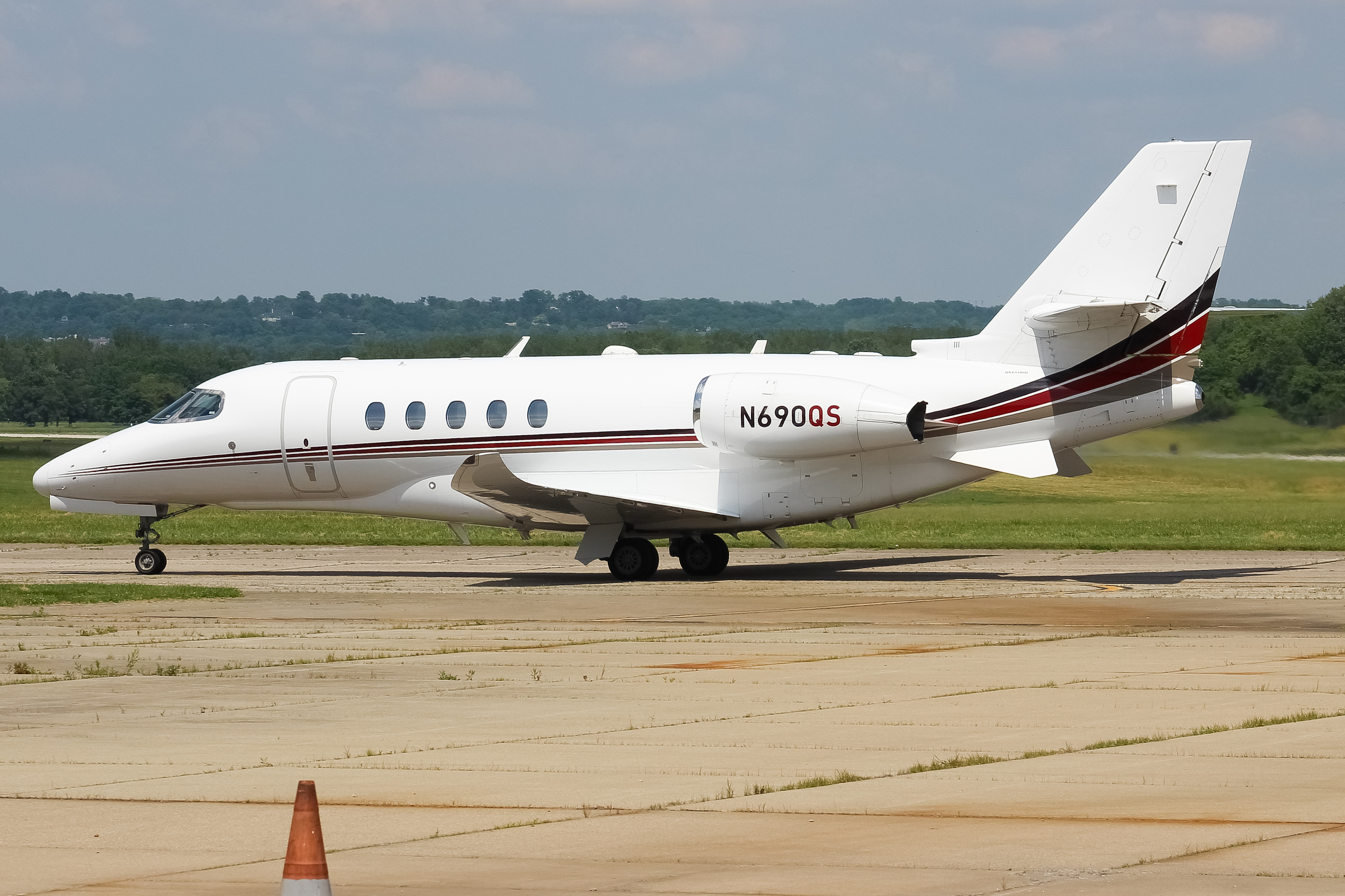 Full size: NetJets Cessna 680 Citation Latitude N690QS at Cincinnati Municipal Airport/Lunken Field