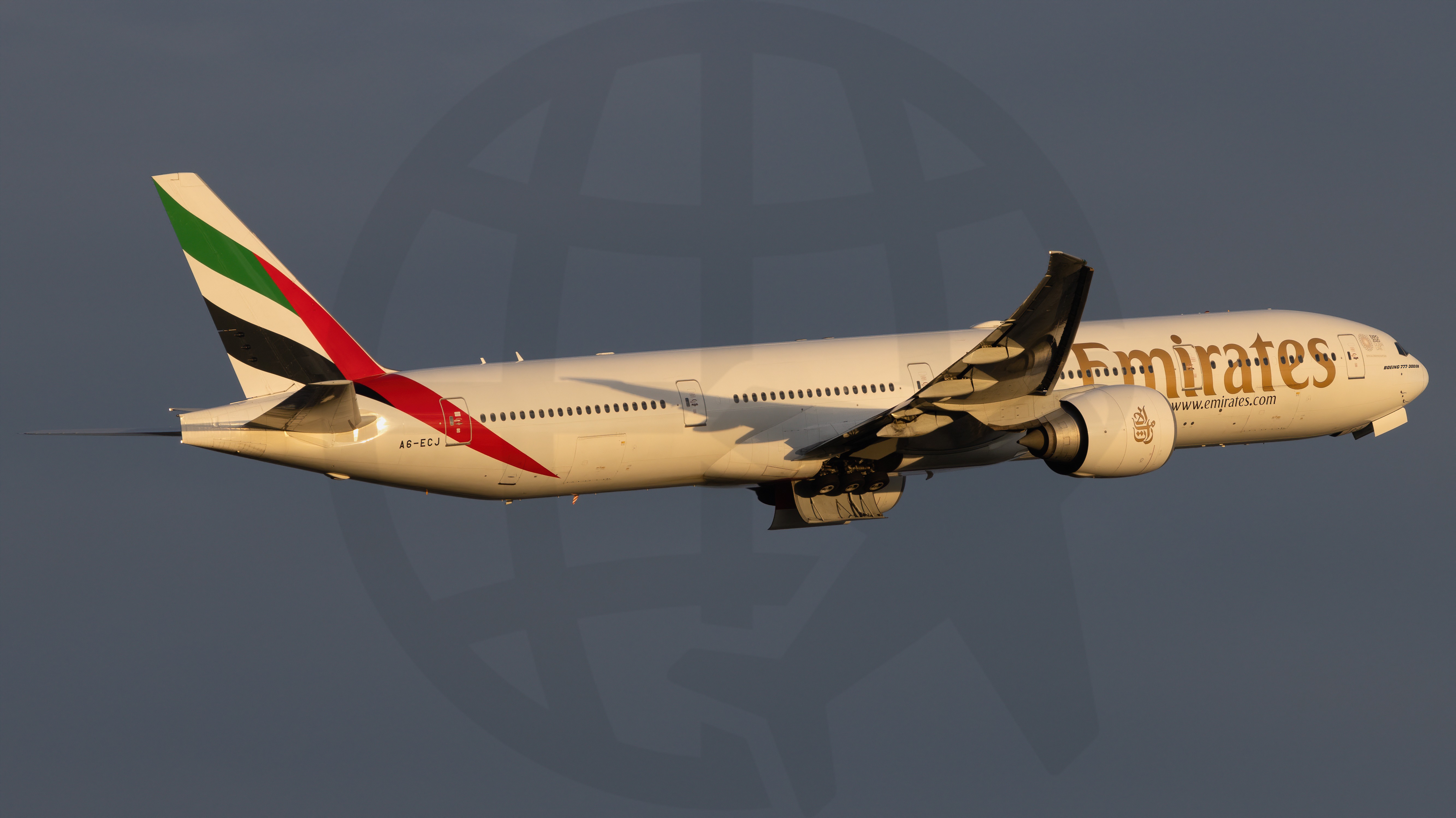 Full size: Emirates  Boeing 777-300ER A6-ECJ at Singapore-Changi Airport