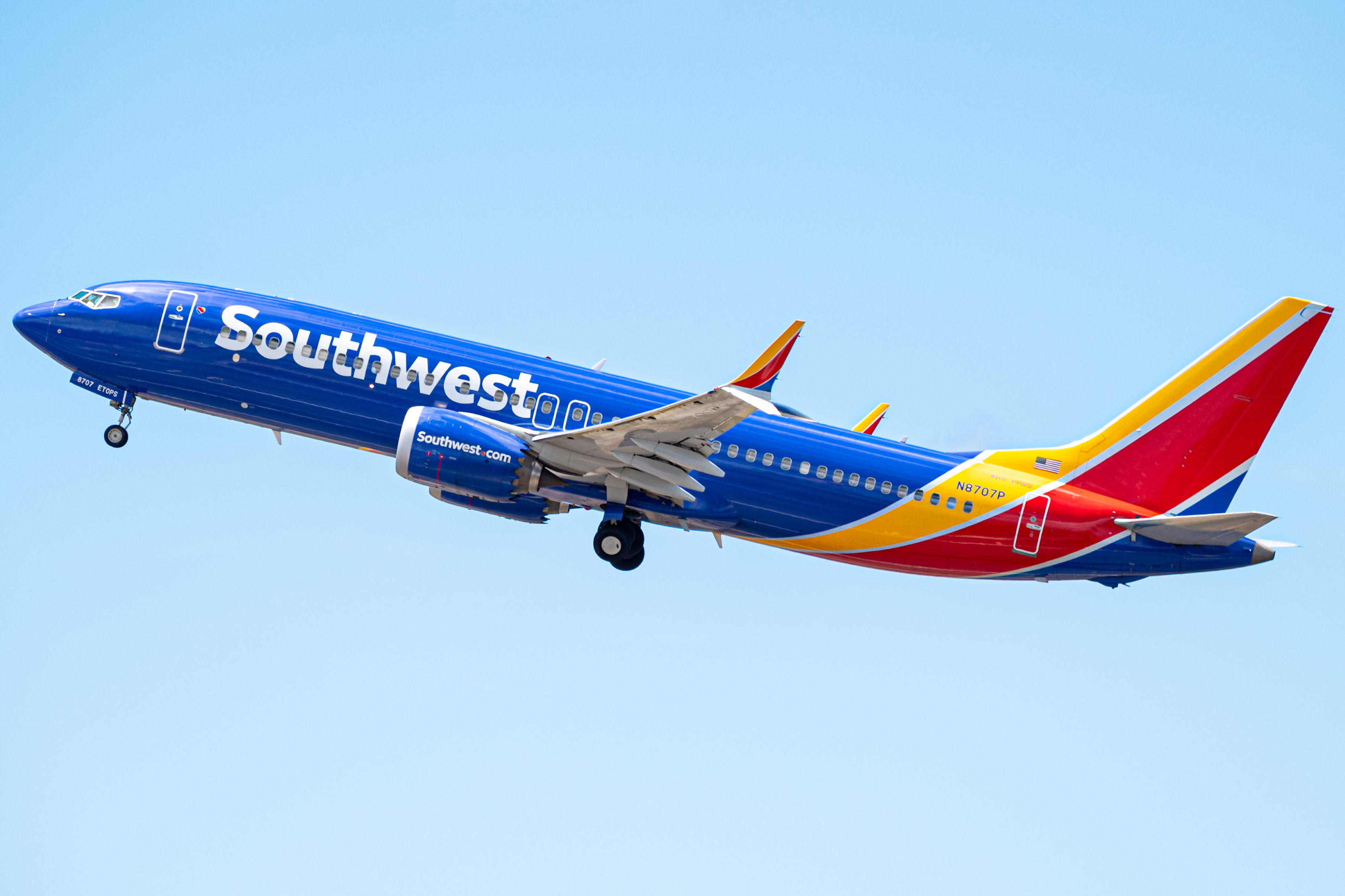 Full size: Southwest Airlines Boeing 737 MAX 8 N8707P at Daniel K Inouye International Airport