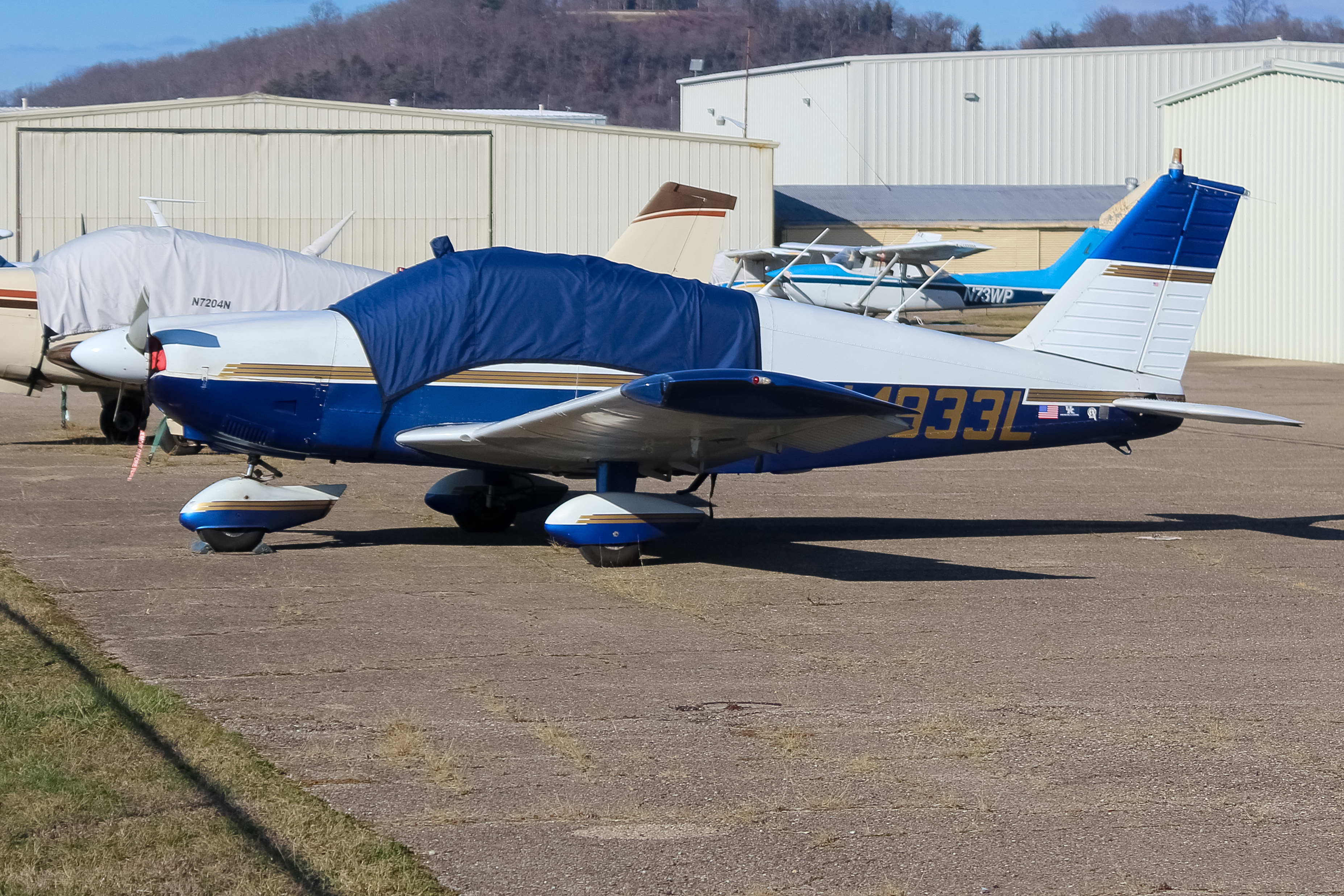 Full size: PRIVATE  Piper PA-28 N4933L at Cincinnati Municipal Airport/Lunken Field