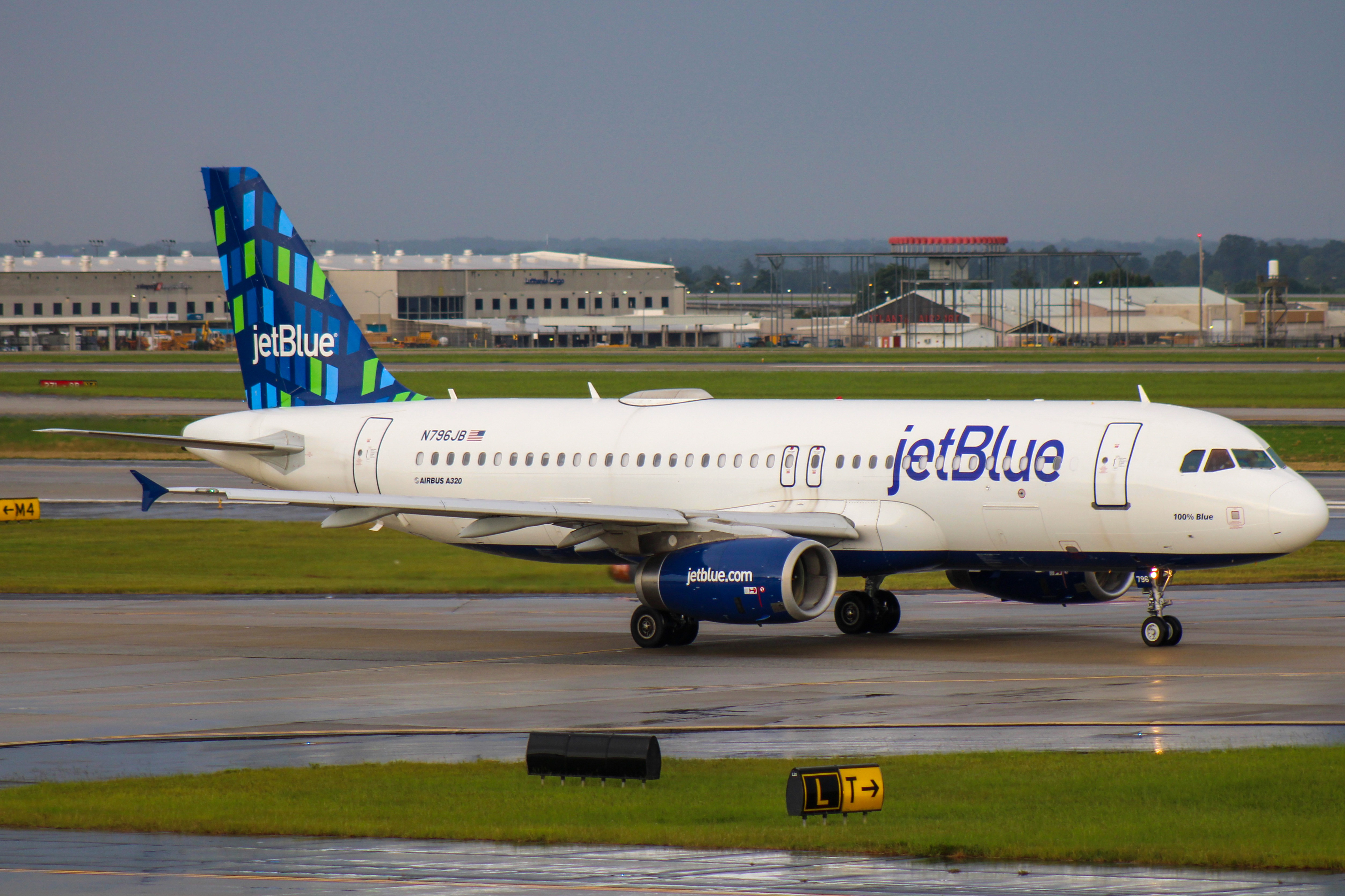 Full size: JetBlue Airways A320 N796JB at Hartsfield-Jackson Atlanta International Airport