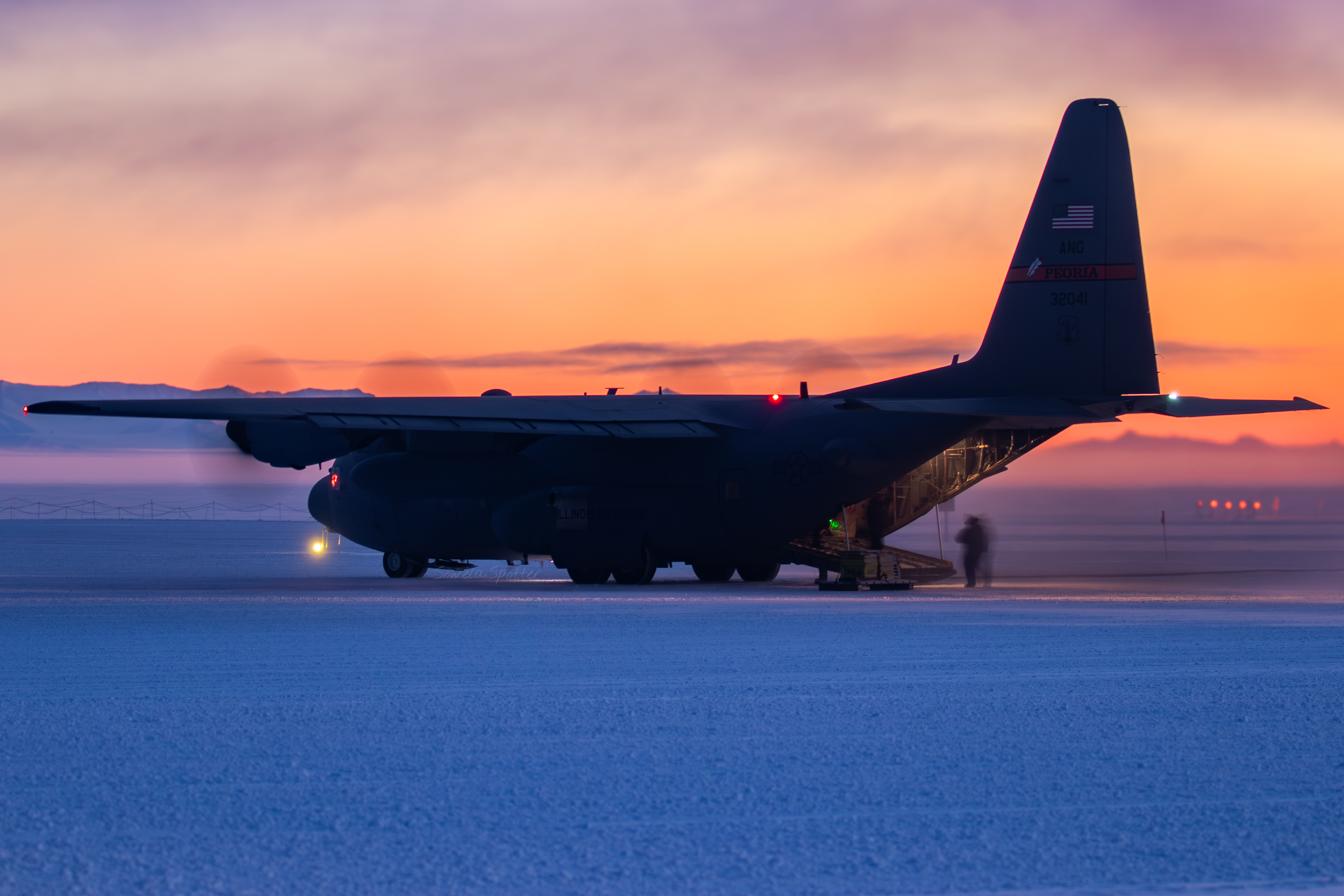 Full size: USAF - United States Air Force Lockheed C-130H Hercules 93-2041 at 