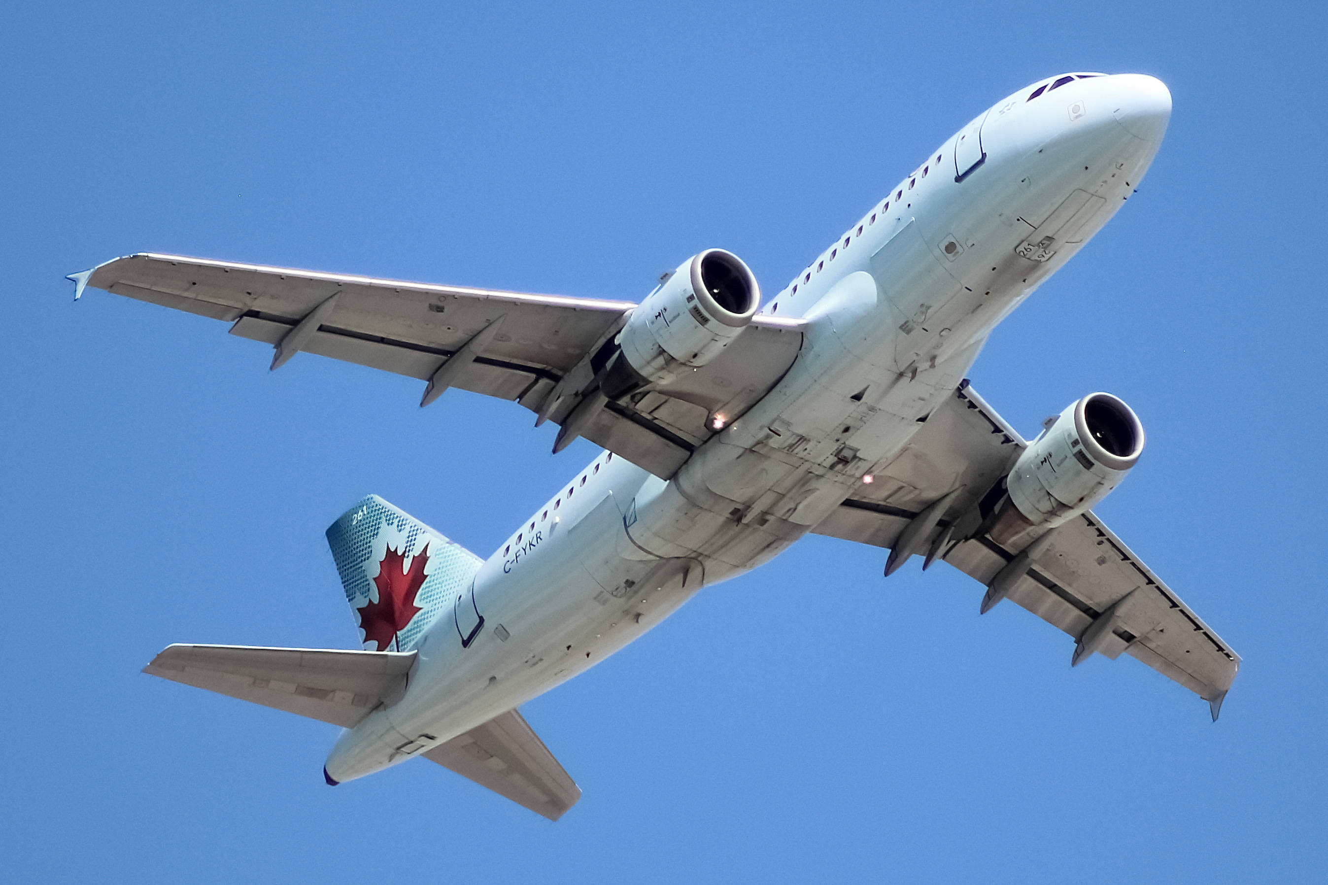 Full size: Air Canada Airbus A319 C-FYKR at Chicago O'Hare International Airport