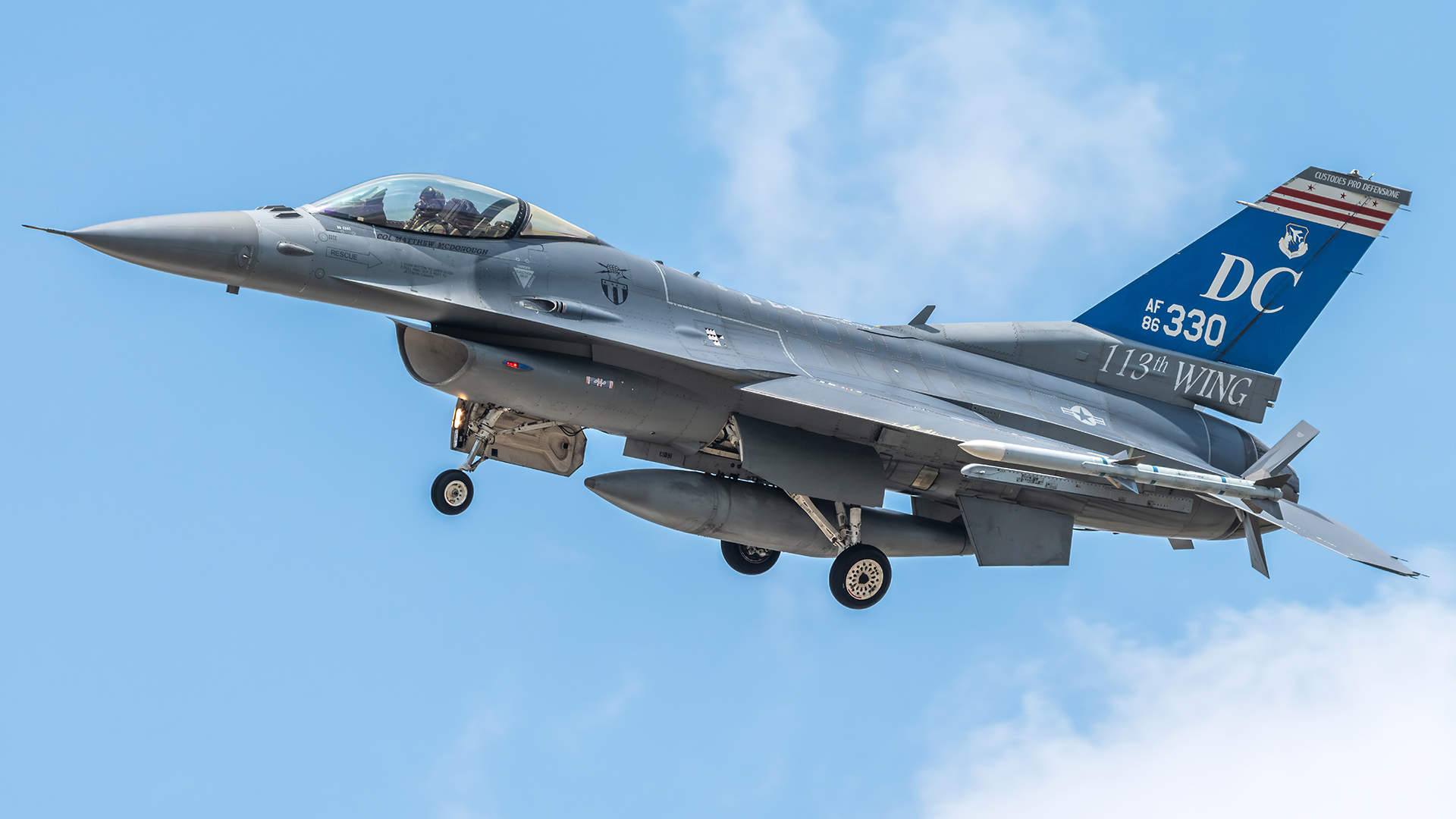 Full size: USAF - United States Air Force General Dynamics F-16 86-0330 at Joint Base Andrews