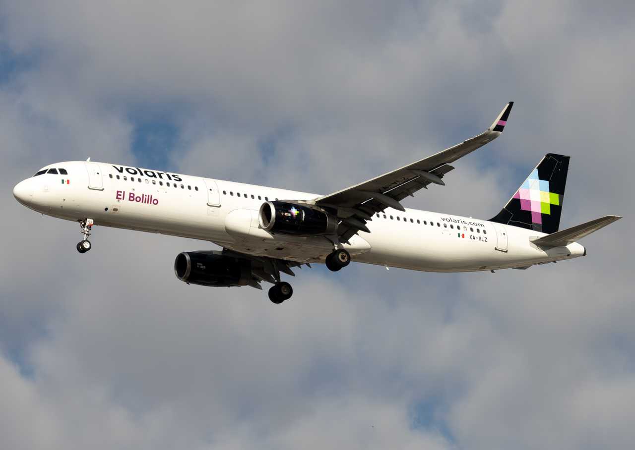 Full size: Volaris Airbus A321-200 XA-VLZ at Harry Reid International Airport