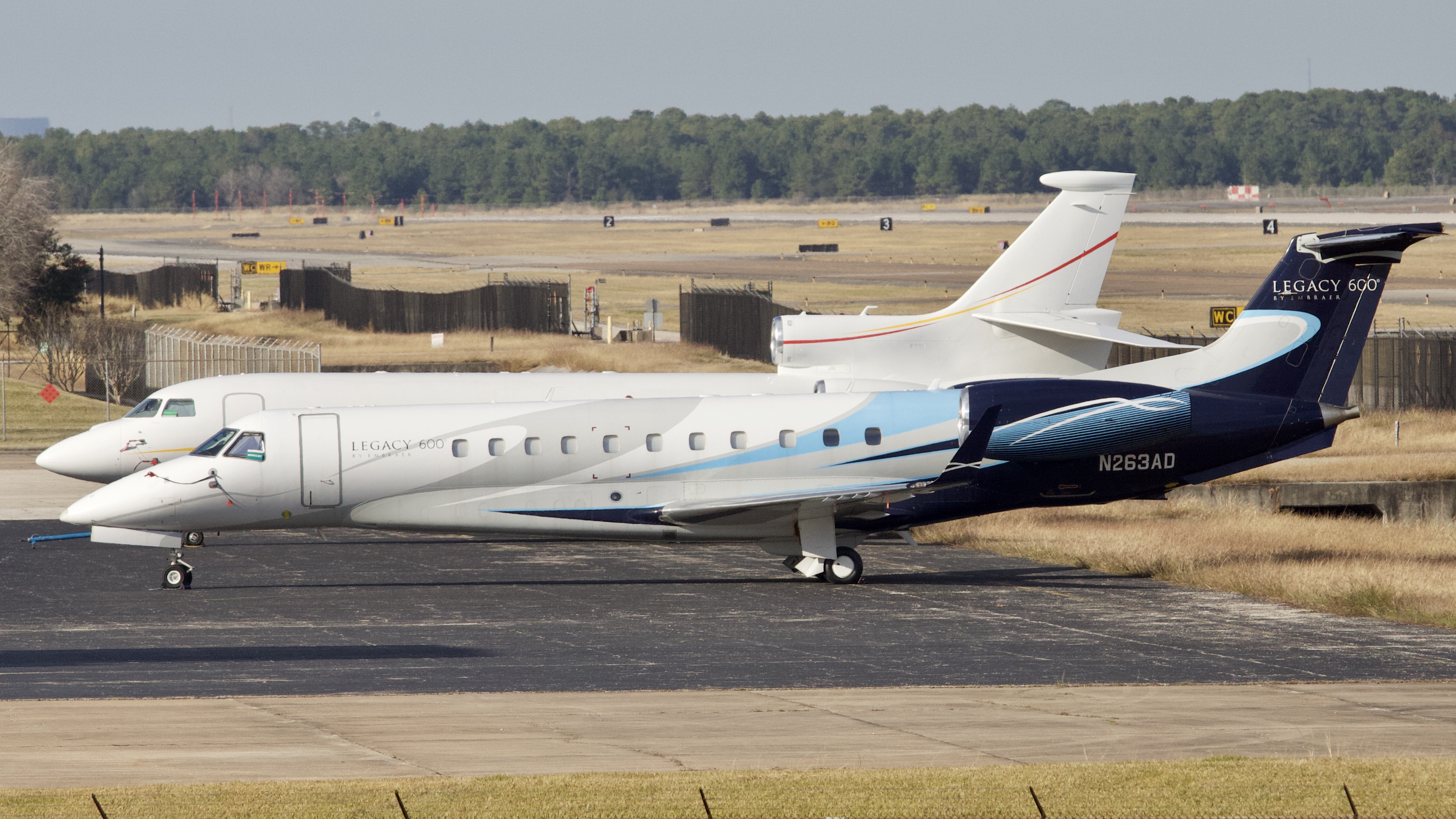 Full size: PRIVATE Embraer Legacy 600 N263AD at Houston-George Bush Intercontinental Airport