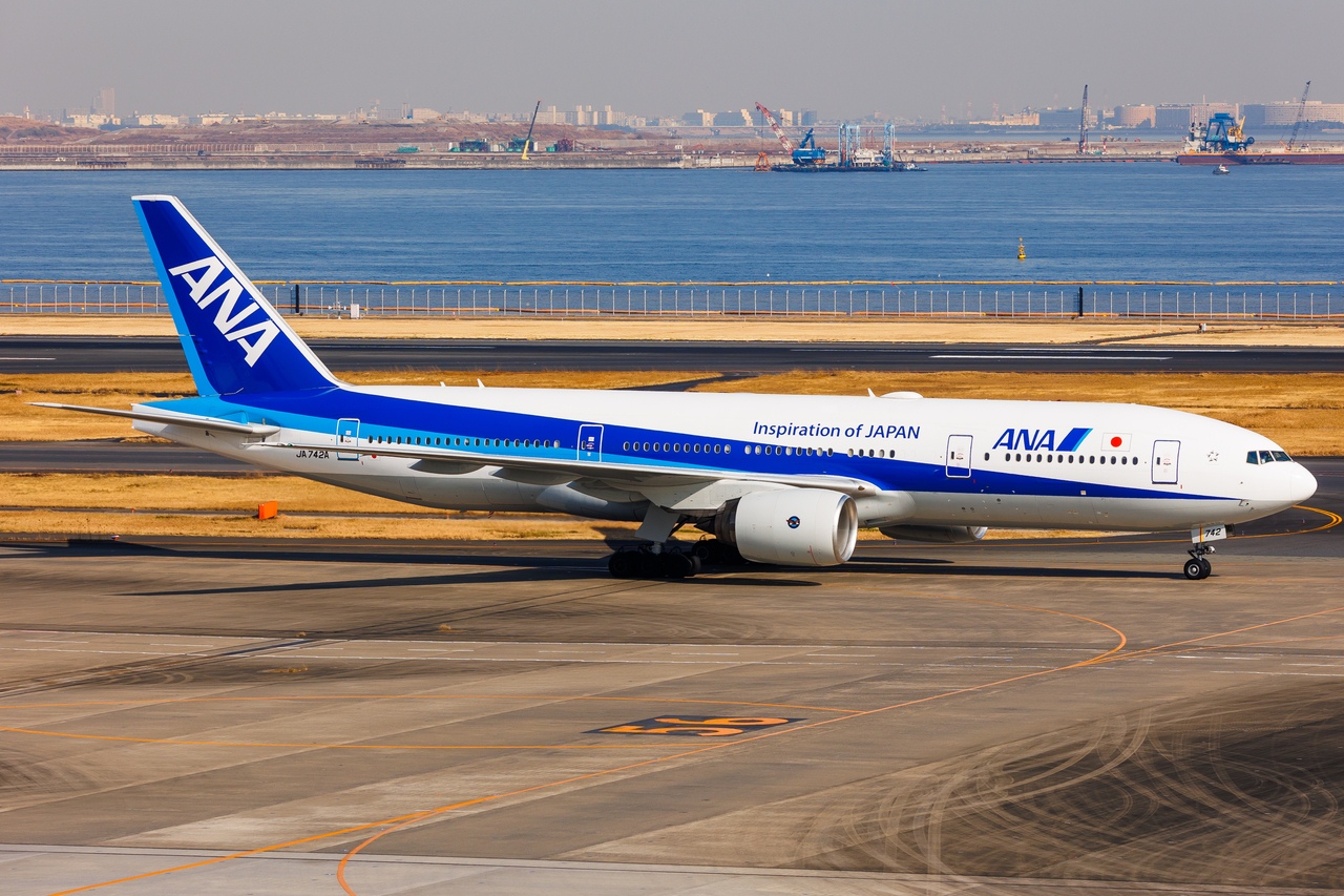 Full size: All Nippon Airways Boeing 777-200ER JA742A at Tokyo-Haneda Airport