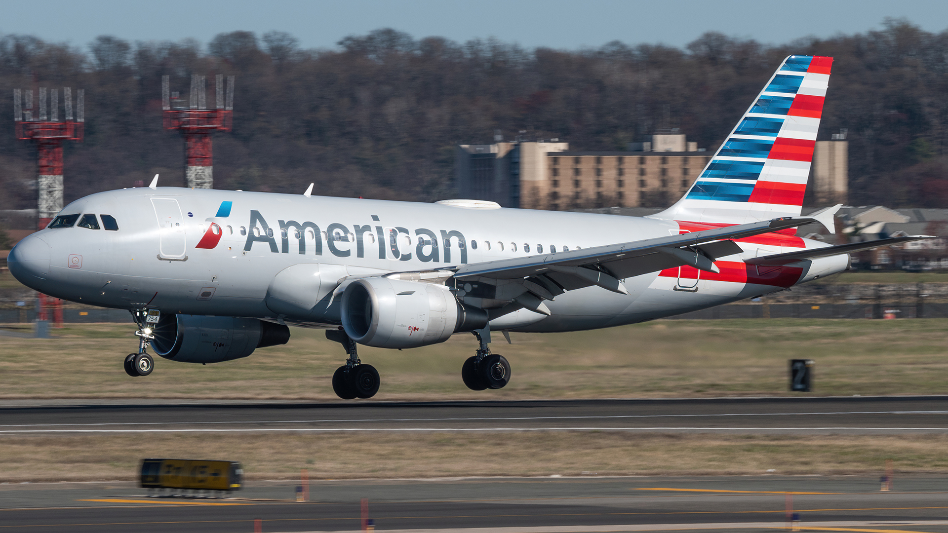Full size: Airbus A319 American Airlines N754UW at Ronald Reagan National Airport