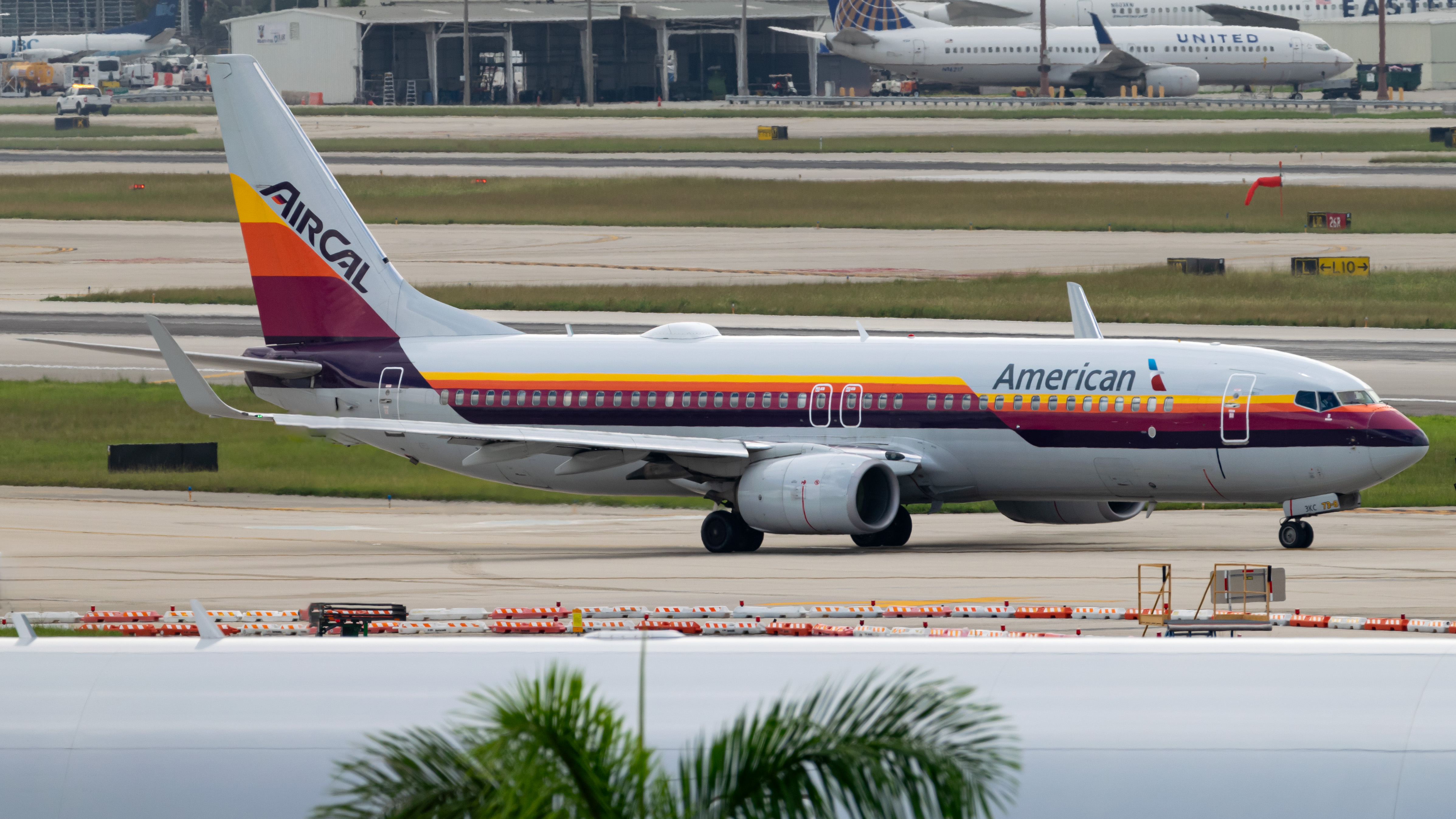 Full size: American Airlines Boeing 737-800 N917NN at Miami International Airport