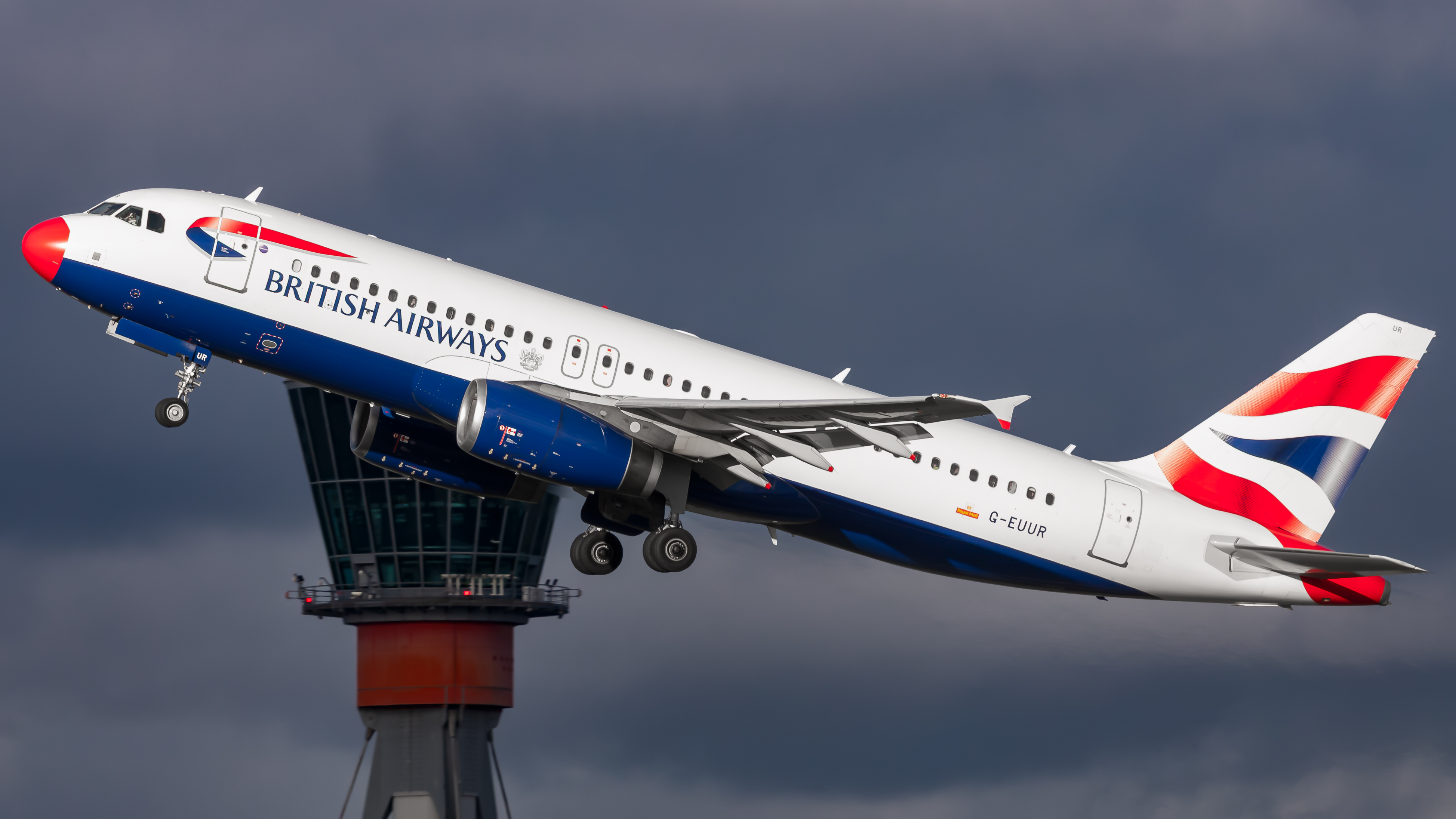 Full size: British Airways Airbus A320 G-EUUR at London Heathrow International Airport
