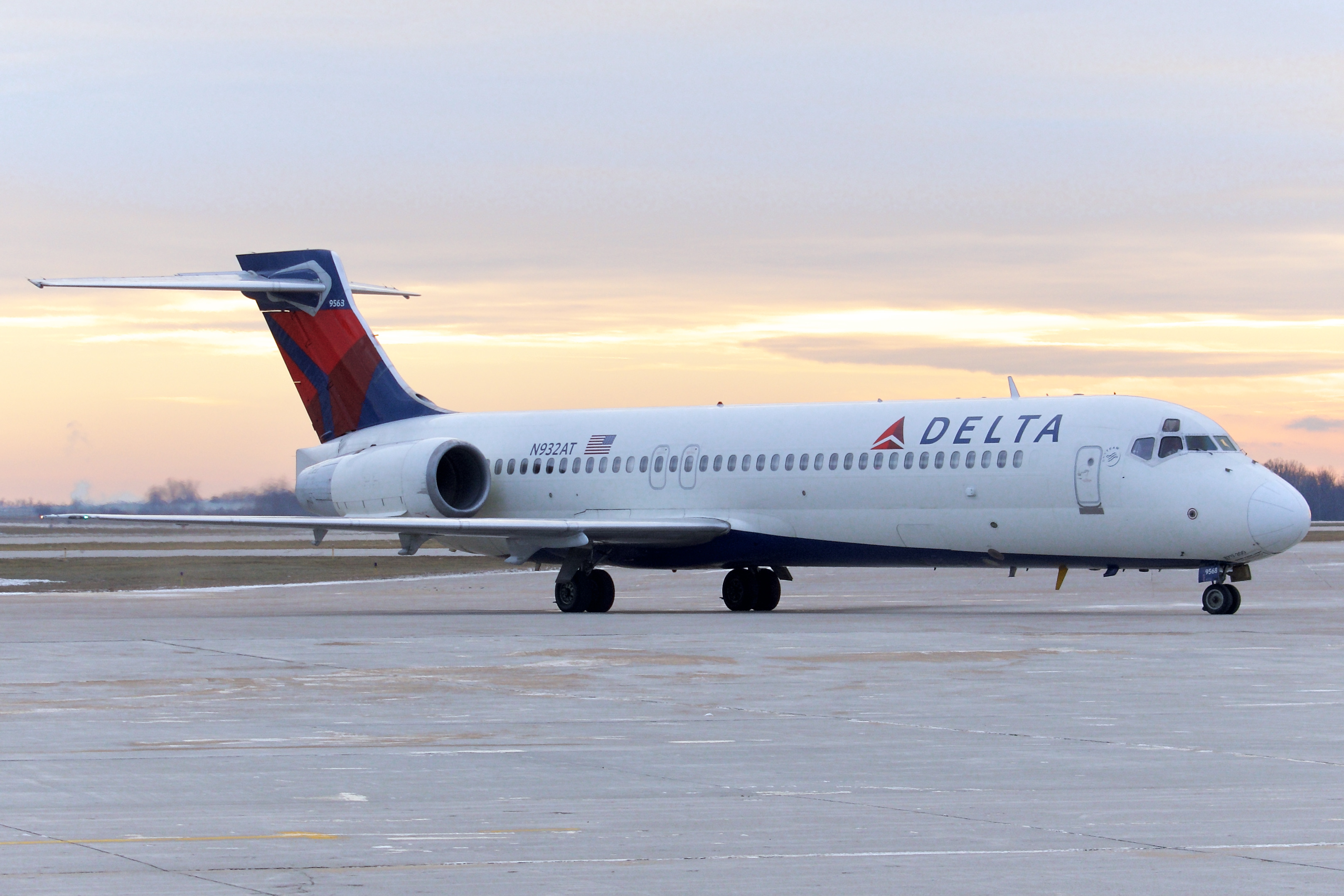 Full size: Delta Airlines Boeing 717-200 N932AT at Green Bay-Austin Straubel International Airport