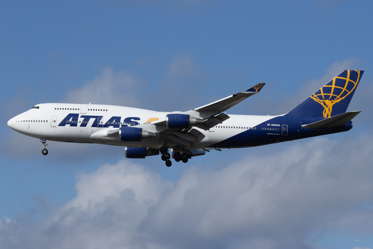 Full size: Atlas Air Boeing 747-400 N263SG at Pittsburgh International Airport