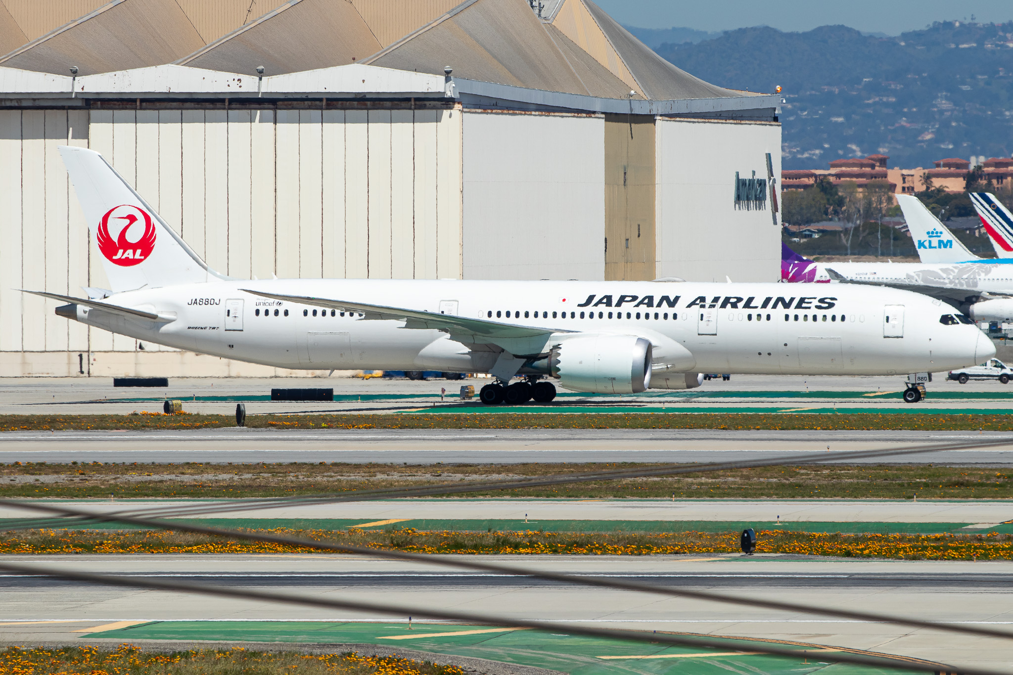 Full size: Japan Airlines Boeing 787-9 JA880J at Los Angeles International Airport