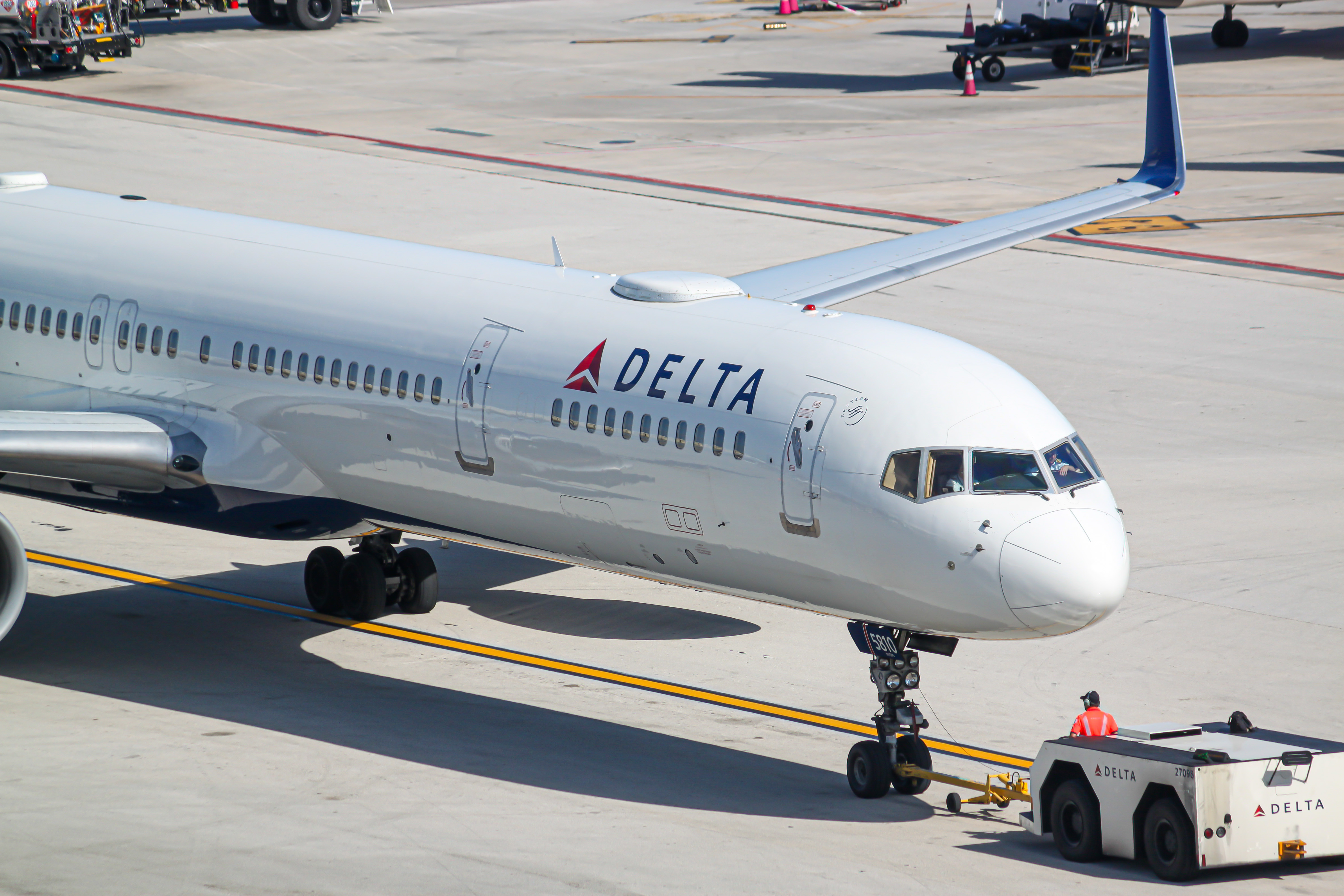 Full size: Delta Airlines Boeing 757-300 N590NW at Fort Lauderdale/Hollywood International Airport