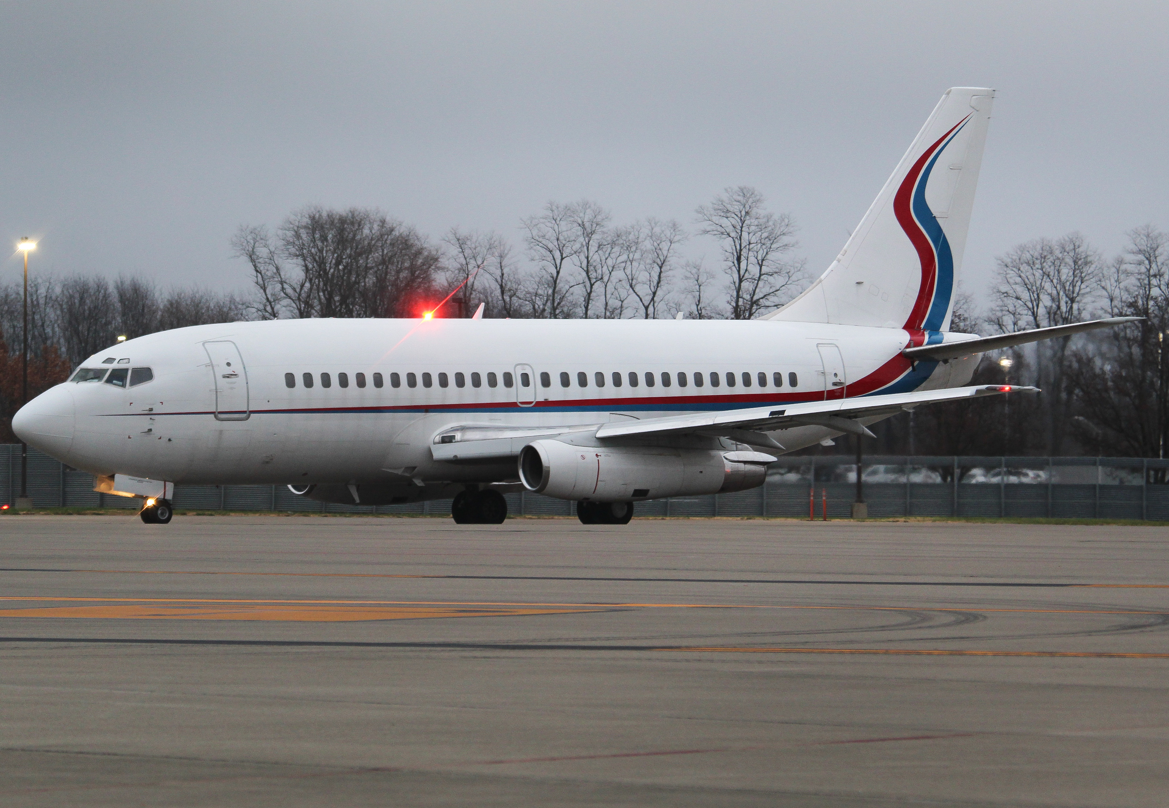 Full size: Ameristar Jet Charter Boeing 737-200 N467TW at Blue Grass Airport