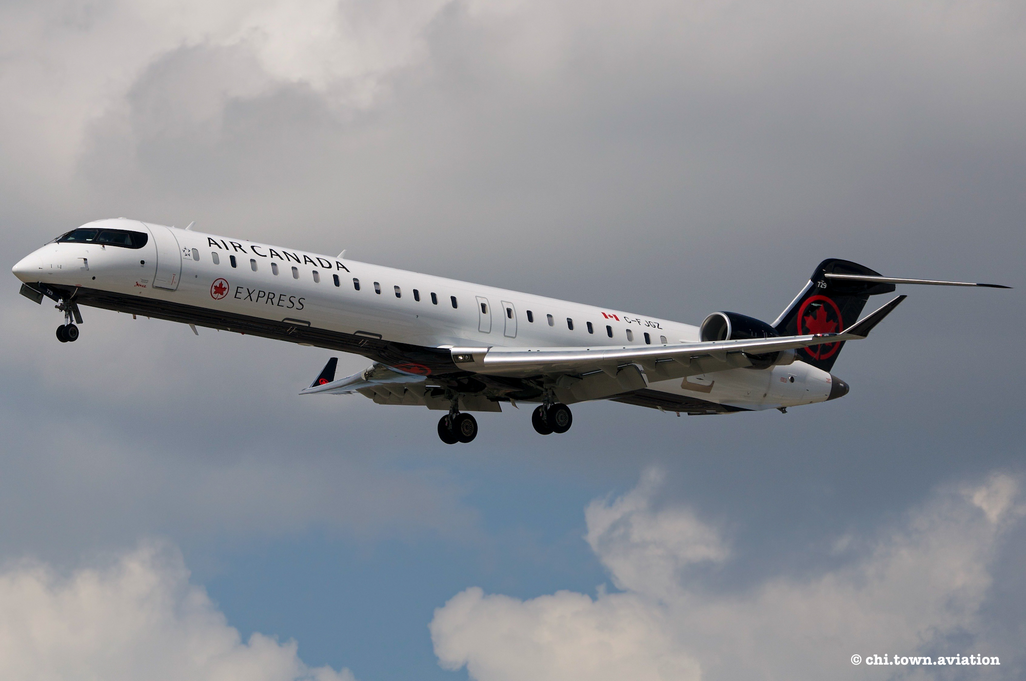 Full size: Air Canada Express Mitsubishi CRJ-900 C-FJGZ at Chicago O'Hare International Airport